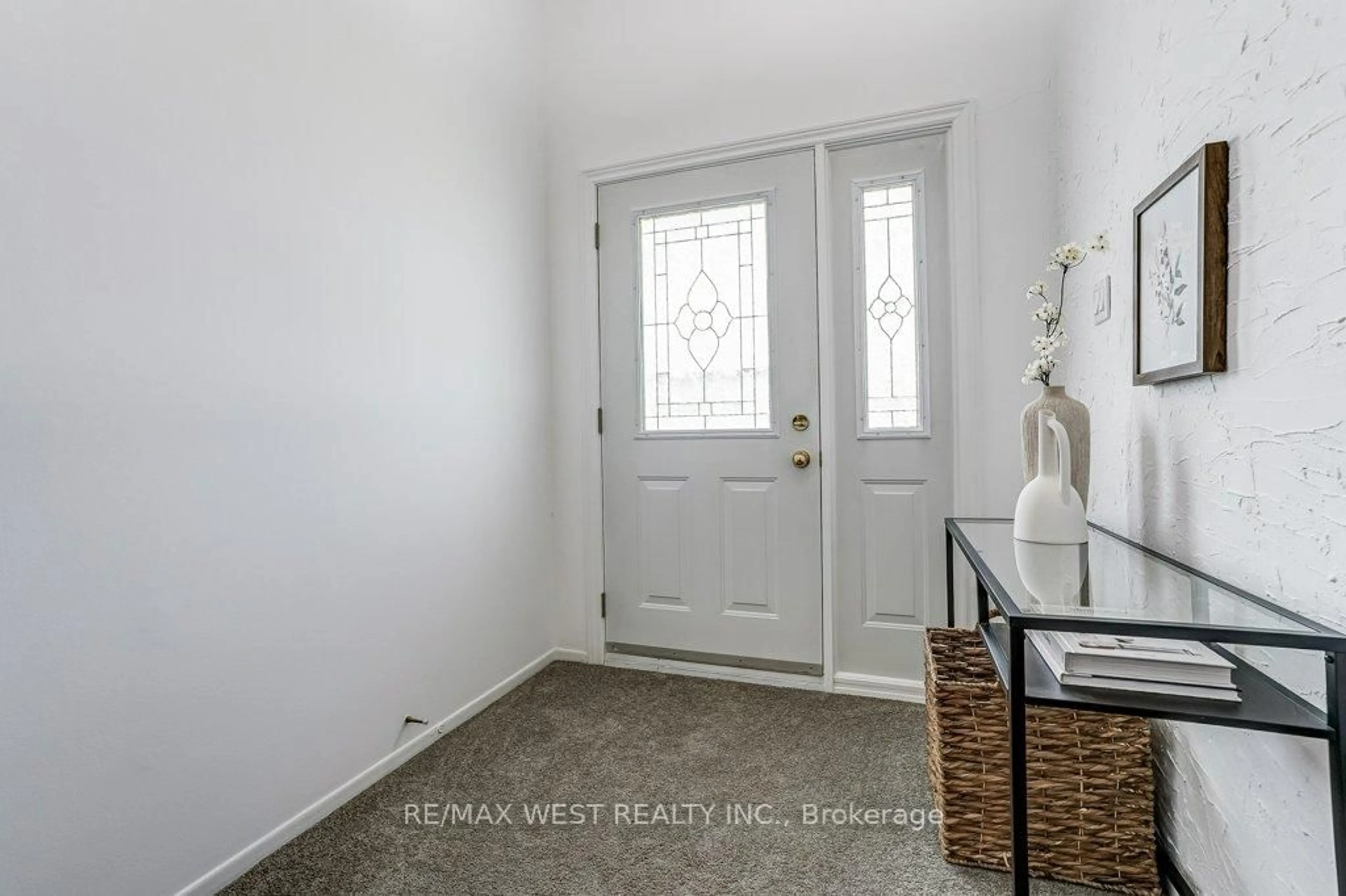 Indoor entryway for 2995 Saint Malo Circ, Mississauga Ontario L5N 1T1