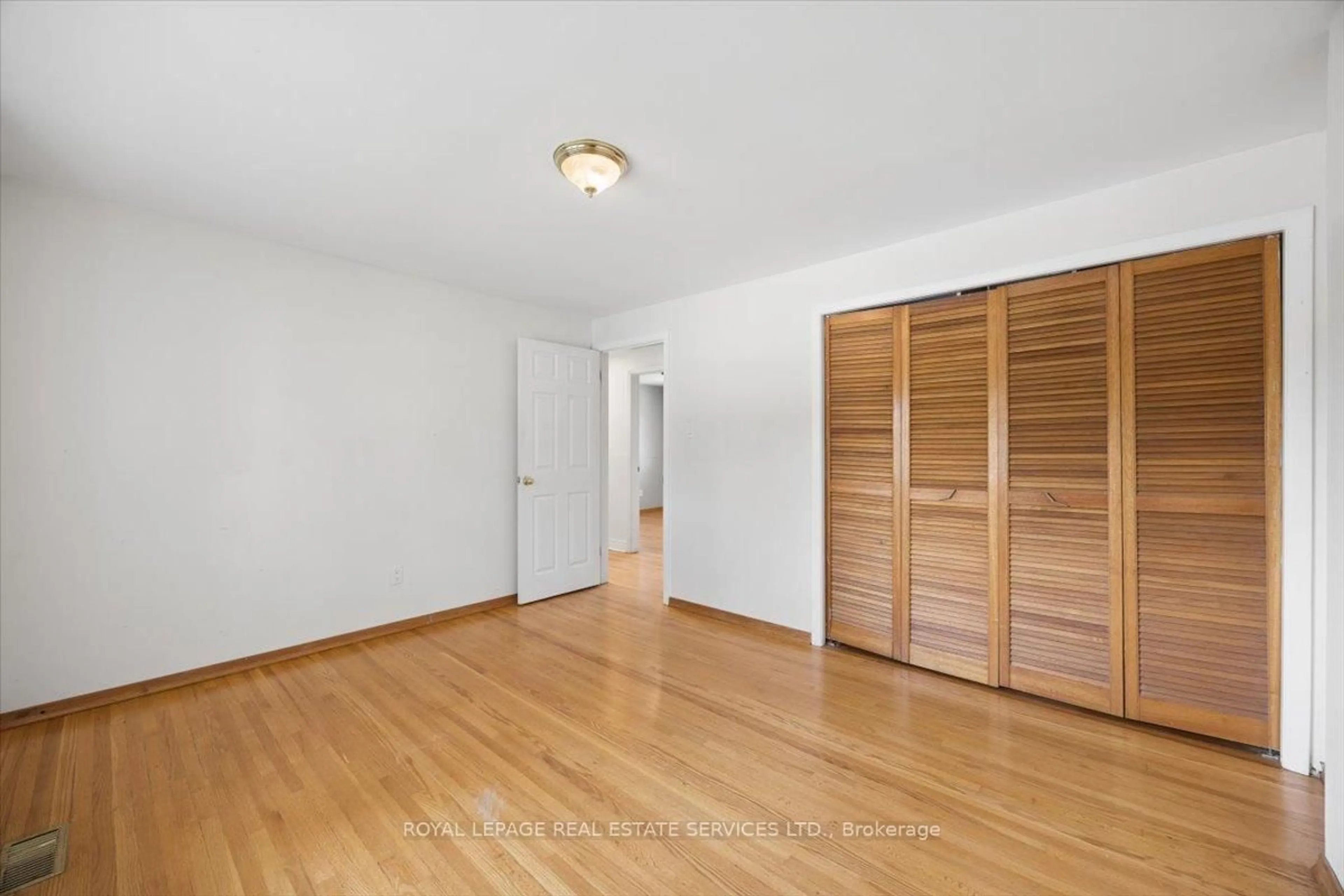 A pic of a room for 18 Chesterfield Rd, Brampton Ontario L6W 1K9
