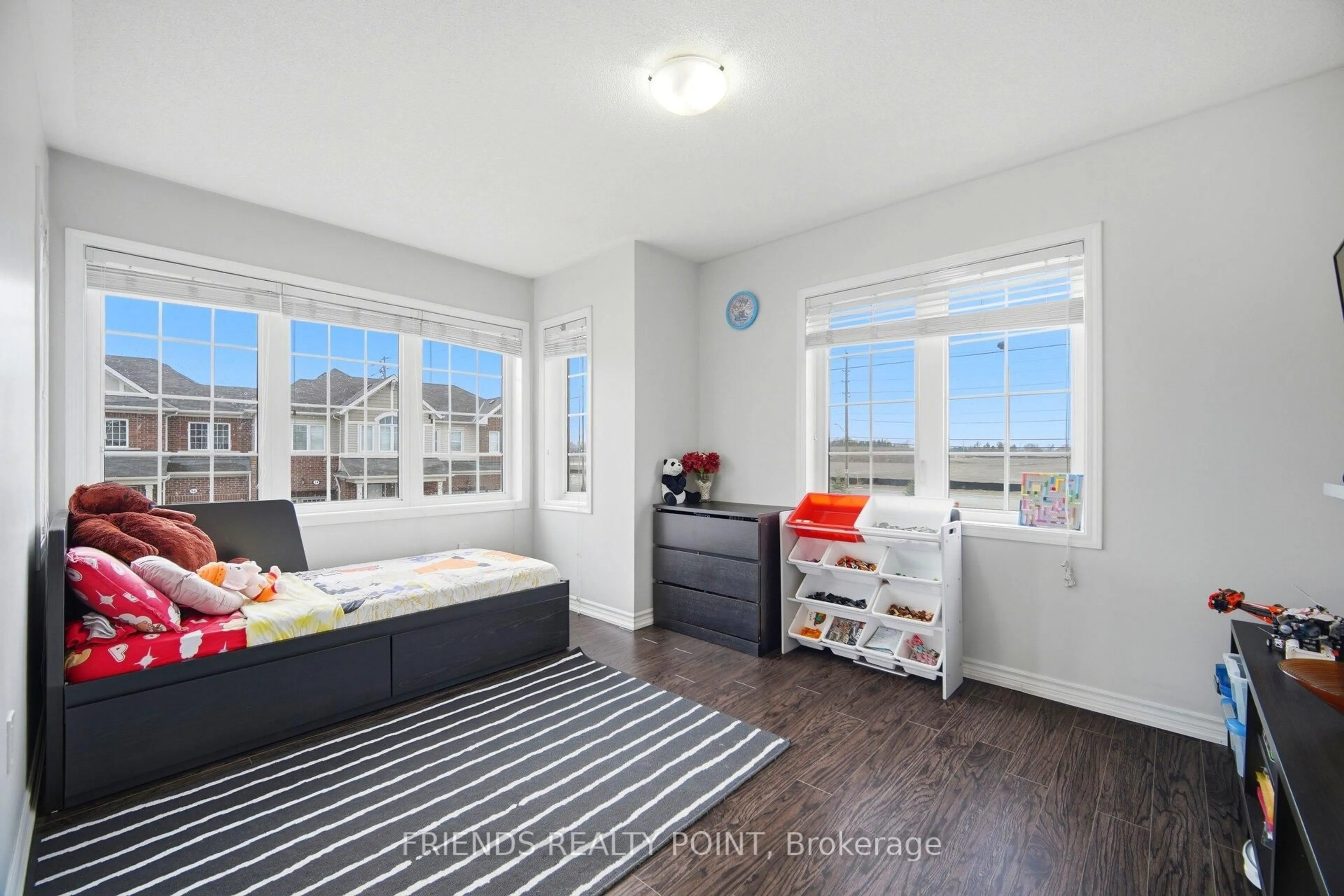 A pic of a room for 19 Donlamont Circ, Brampton Ontario L7A 4T5