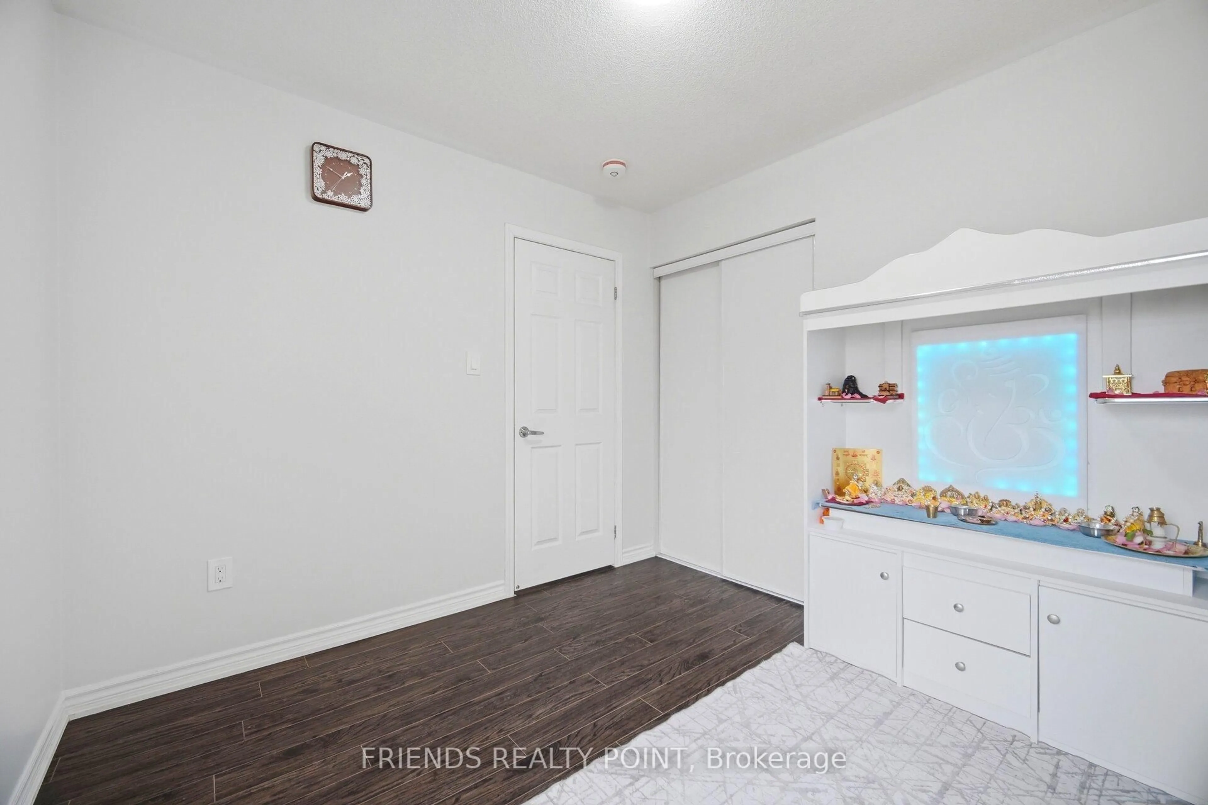 A pic of a room for 19 Donlamont Circ, Brampton Ontario L7A 4T5