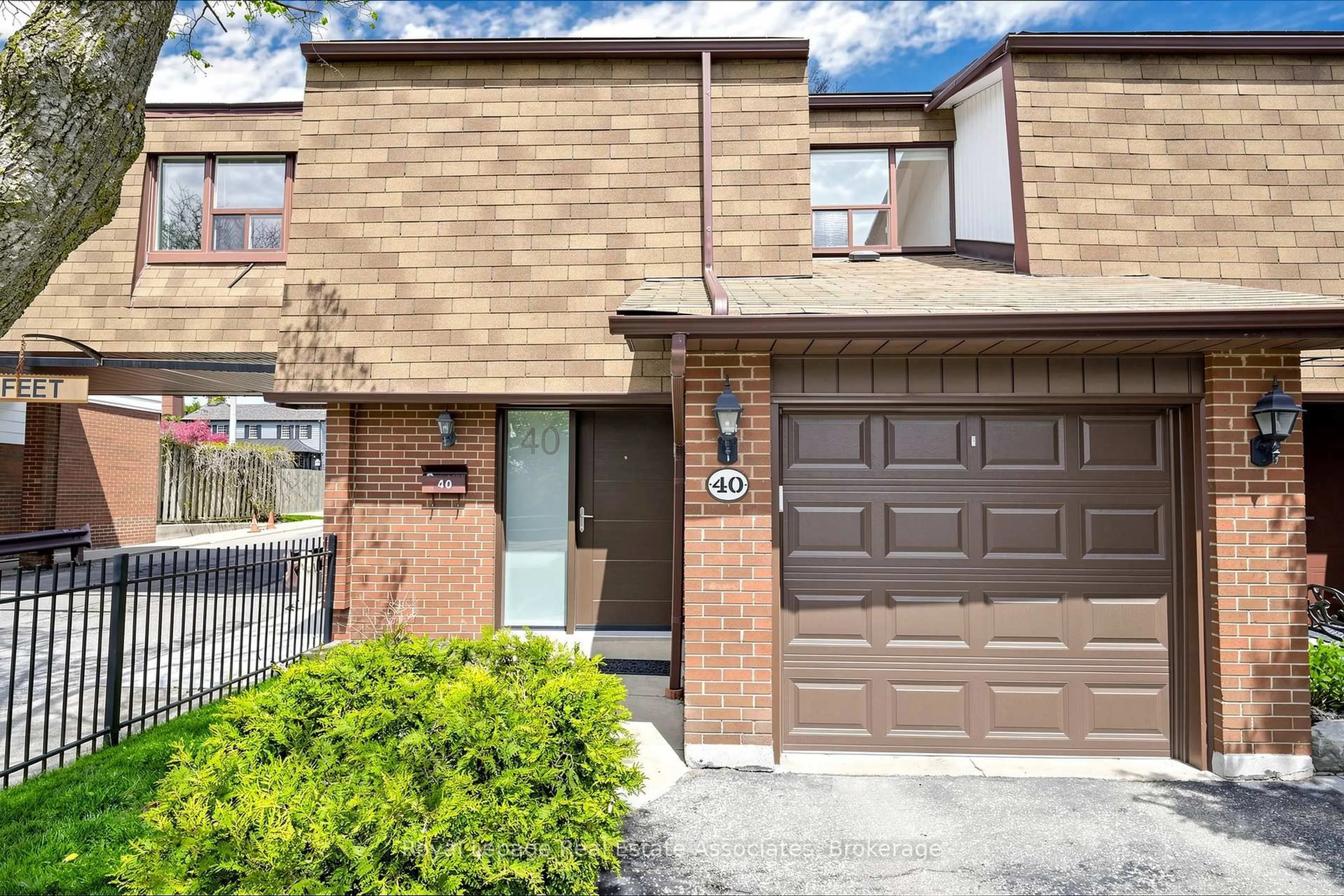 Home with brick exterior material, street for 600 Silver Creek Blvd #40, Mississauga Ontario L5A 2B4