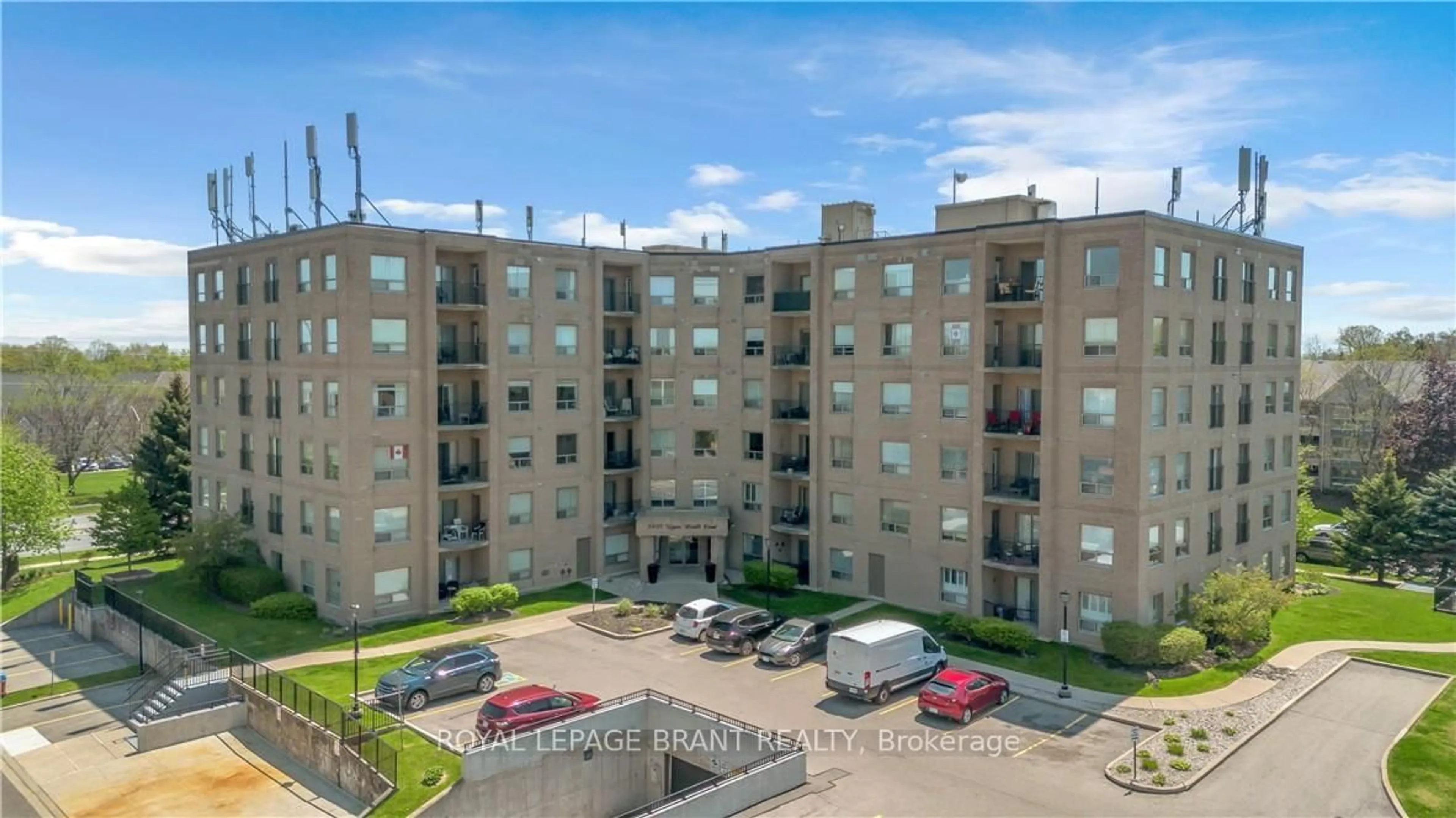 A pic from outside/outdoor area/front of a property/back of a property/a pic from drone, unknown for 3497 Upper Middle Rd #105, Burlington Ontario L7M 4T6