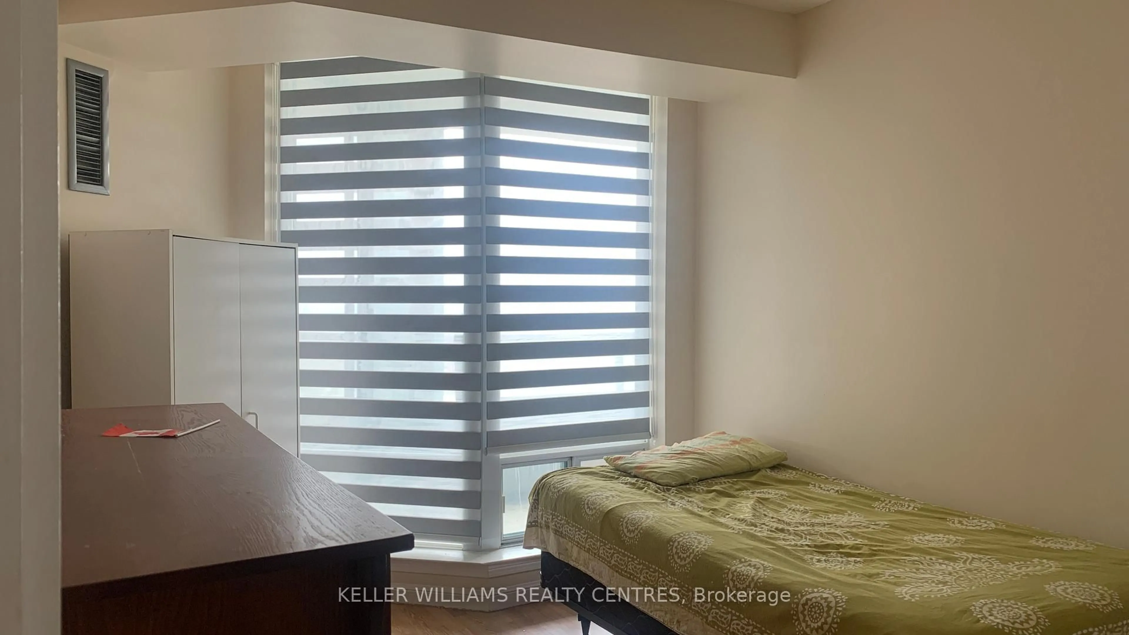 A pic of a room for 550 Webb Dr #1806, Mississauga Ontario L5B 3Y4
