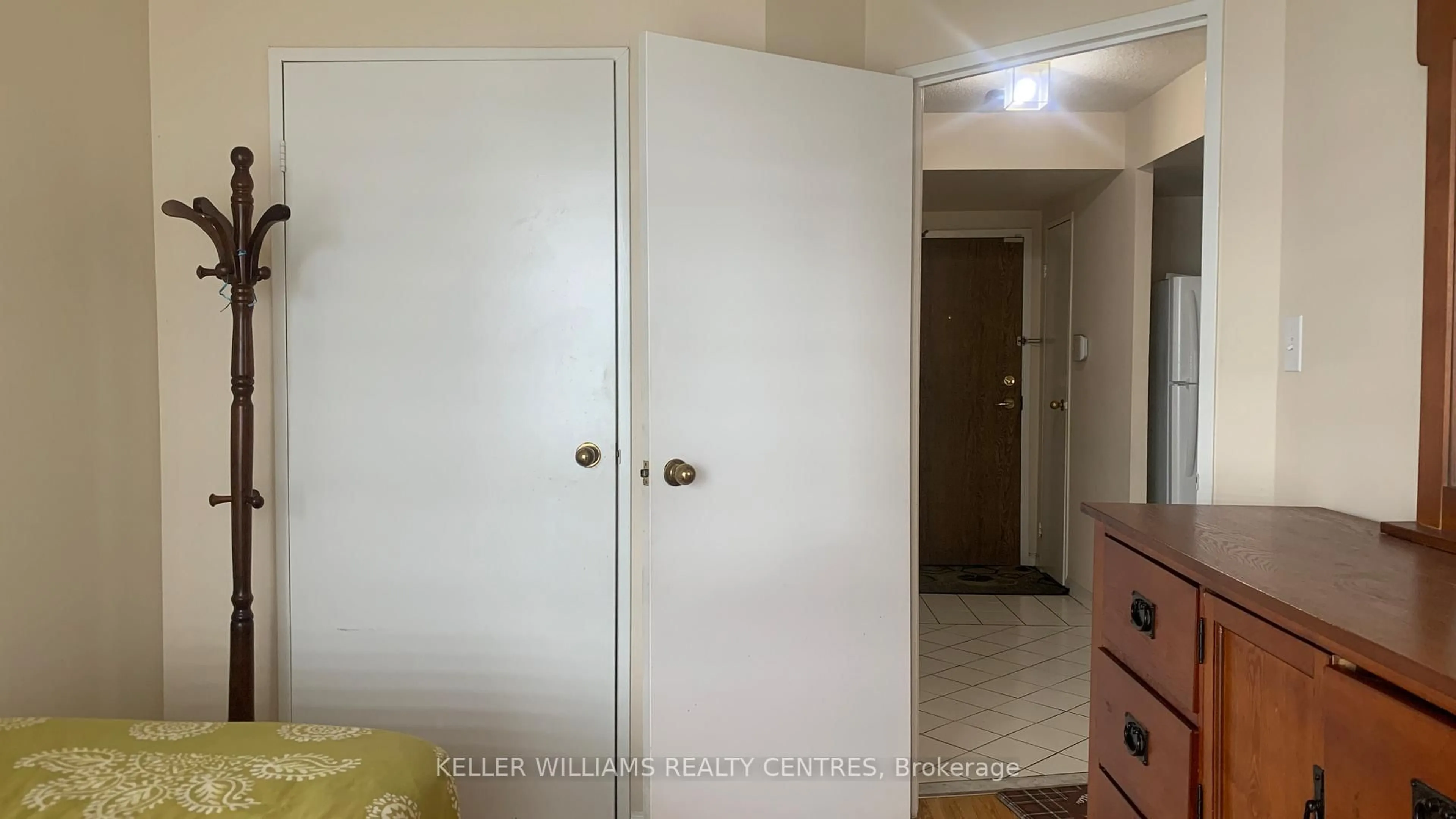 A pic of a room for 550 Webb Dr #1806, Mississauga Ontario L5B 3Y4