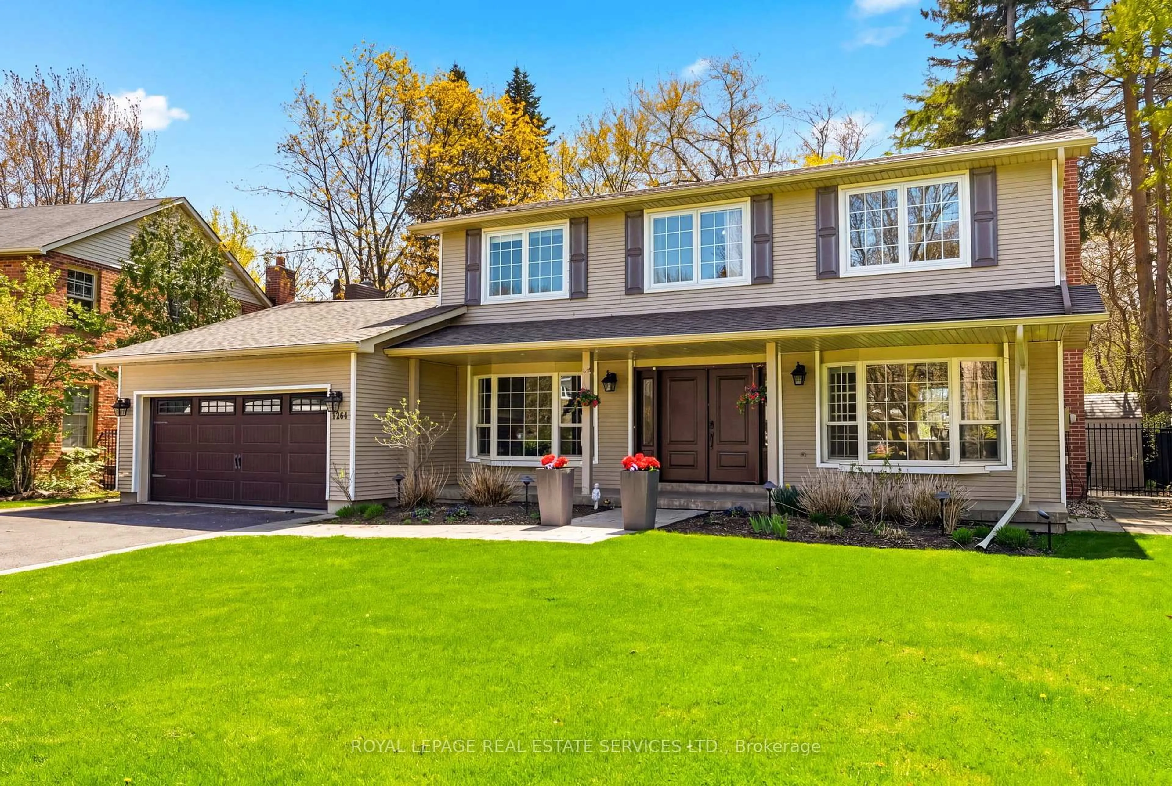 Home with vinyl exterior material, street for 1264 Baldwin Dr, Oakville Ontario L6J 2W5
