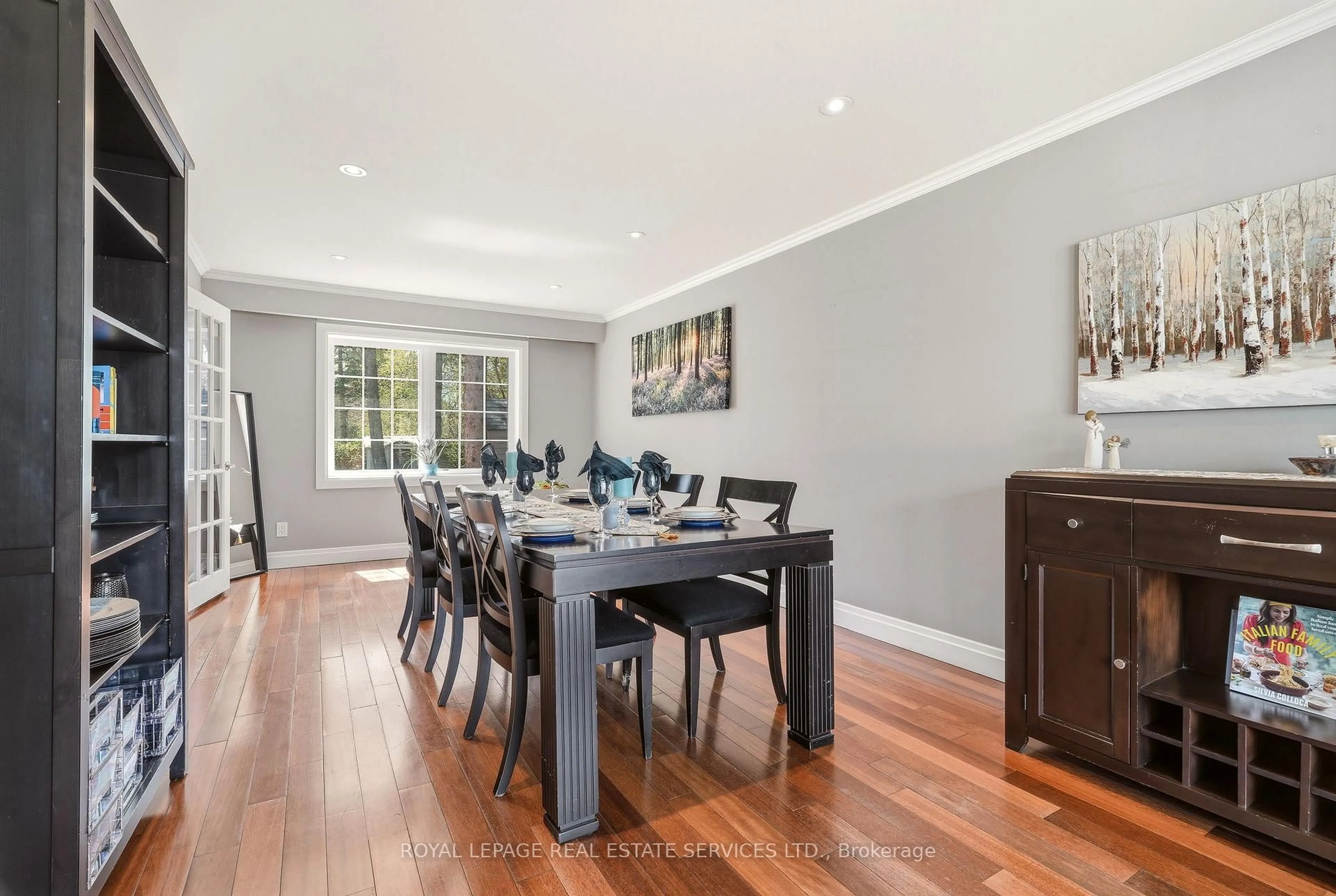 Dining room, wood/laminate floor for 1264 Baldwin Dr, Oakville Ontario L6J 2W5