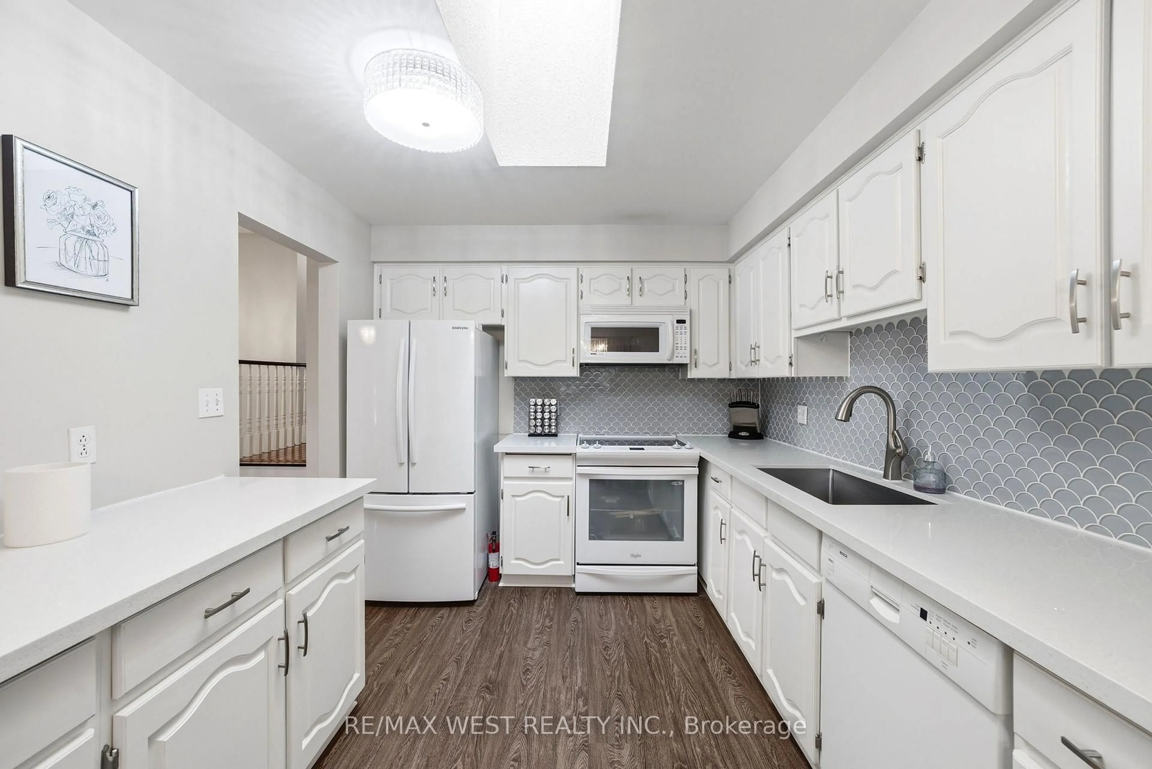 Standard kitchen, unknown for 1205 Lambs Crt #15, Burlington Ontario L7S 2G5
