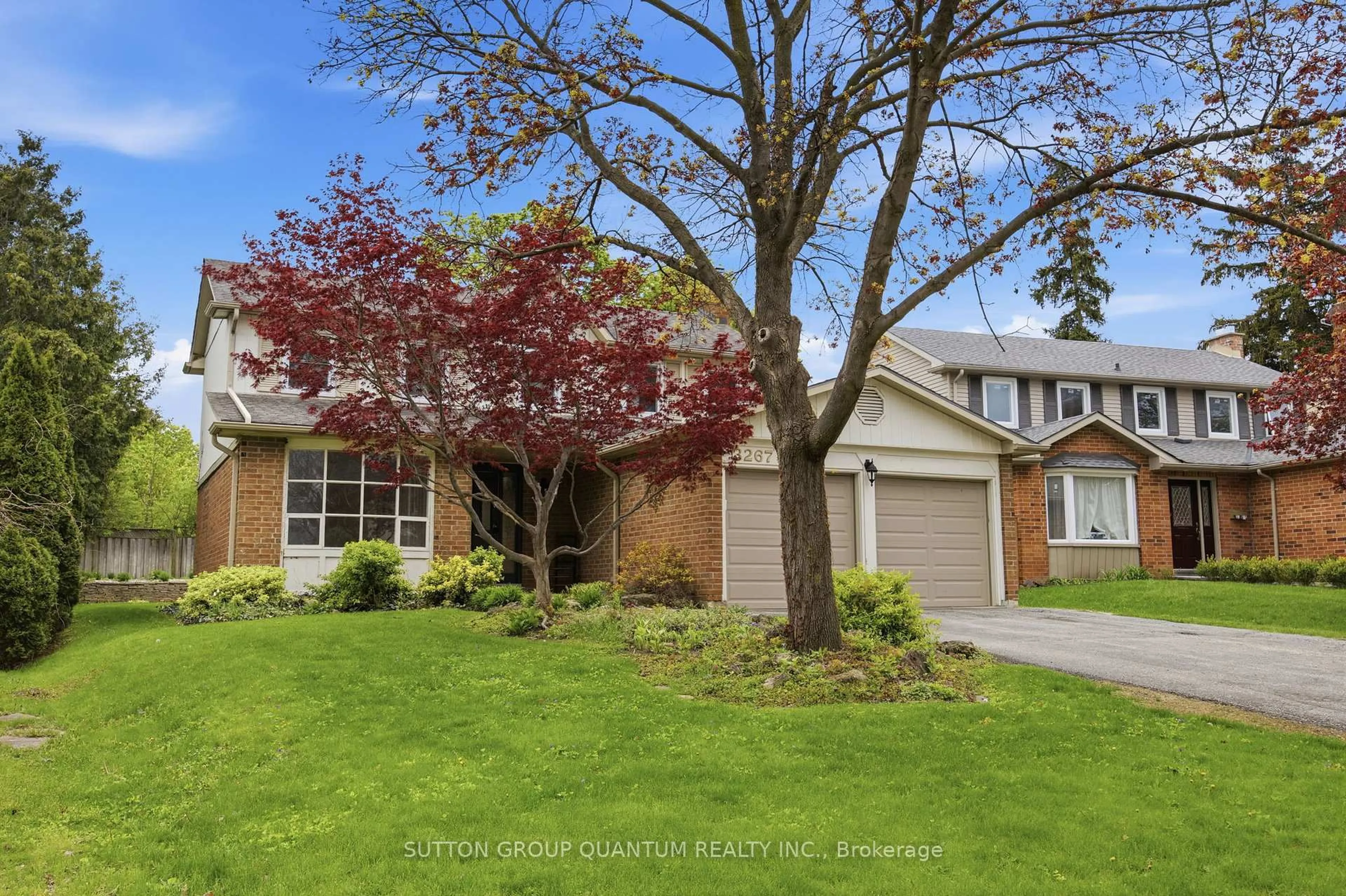 Home with vinyl exterior material, street for 3267 Sir John's Homestead, Mississauga Ontario L5L 2N7