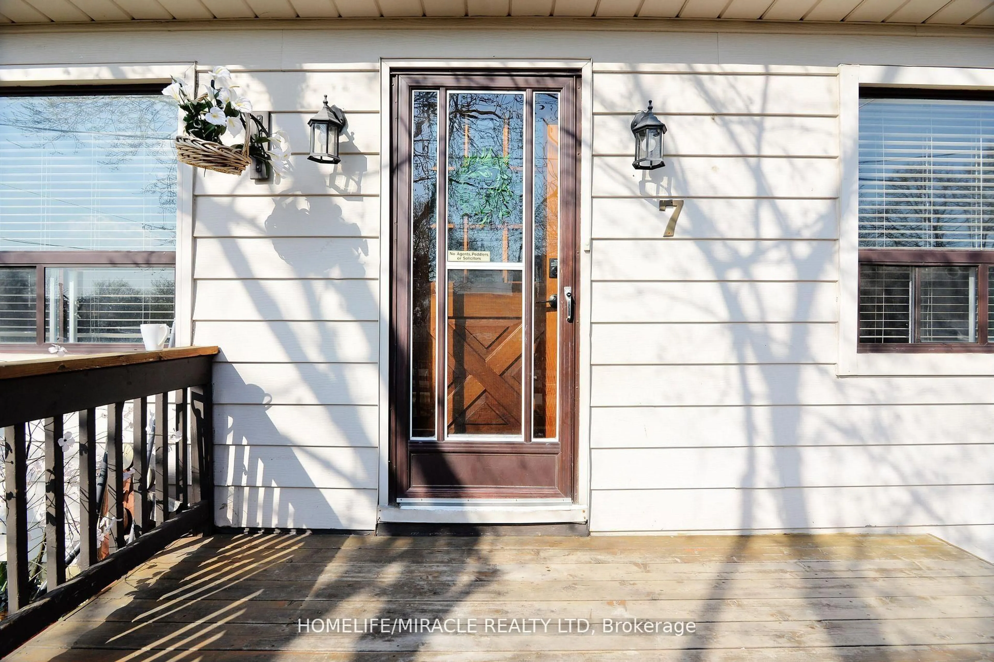 Indoor entryway for 7 Sophia St, Brampton Ontario L6V 1T8