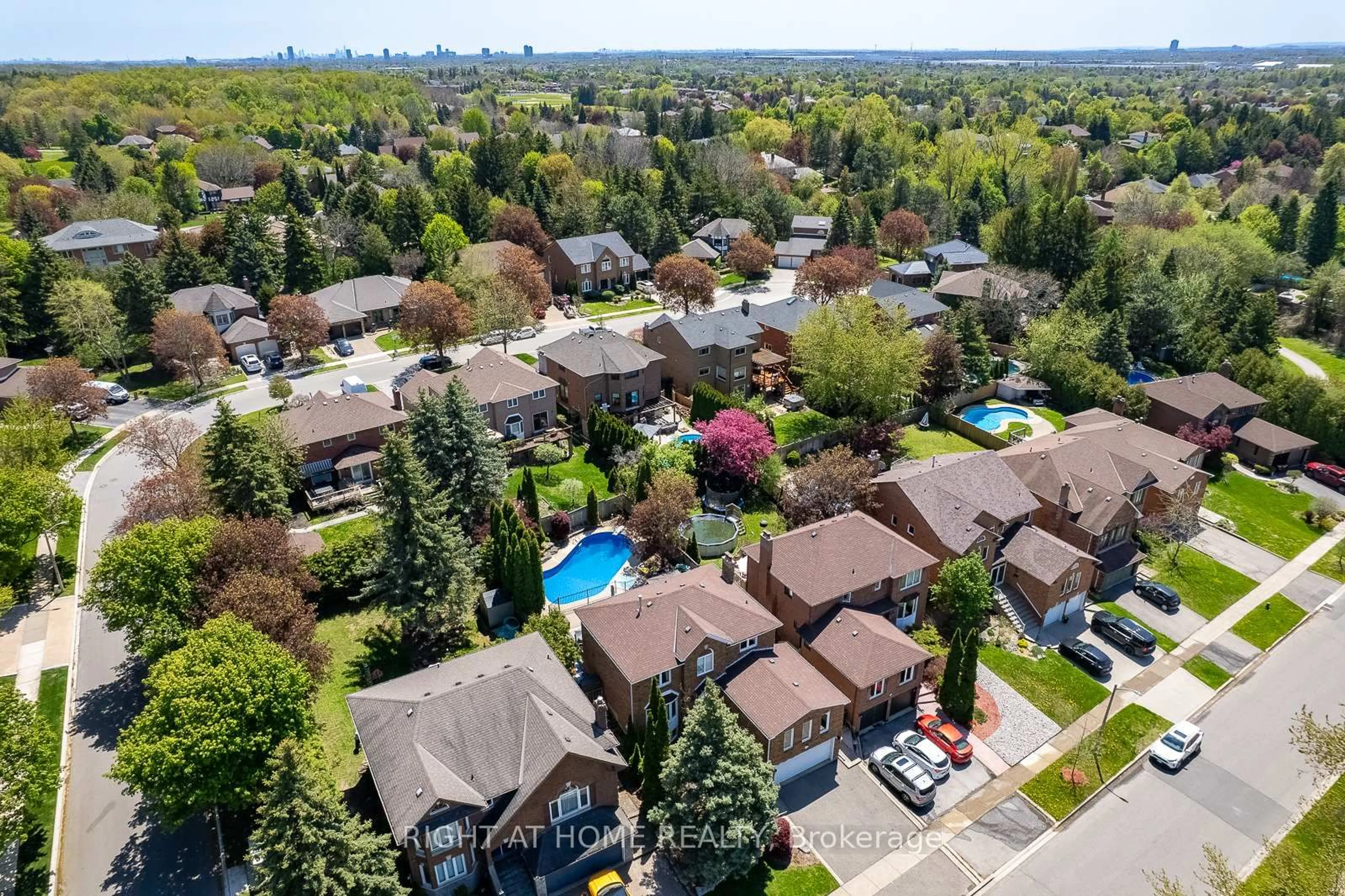 A pic from outside/outdoor area/front of a property/back of a property/a pic from drone, street for 41 Christie Dr, Brampton Ontario L6Z 3J6