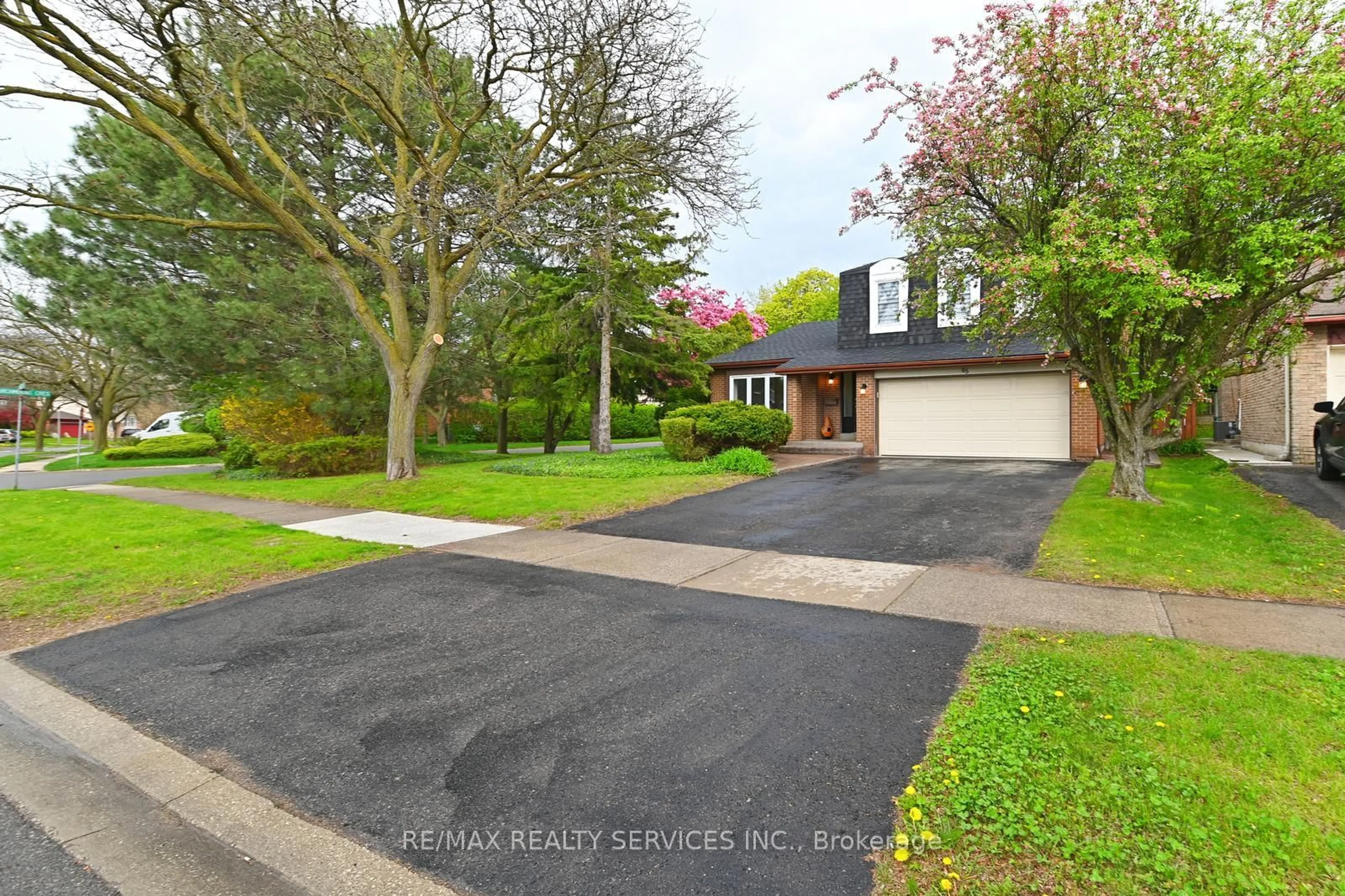 A pic from outside/outdoor area/front of a property/back of a property/a pic from drone, street for 65 Massey St, Brampton Ontario L6S 3A3