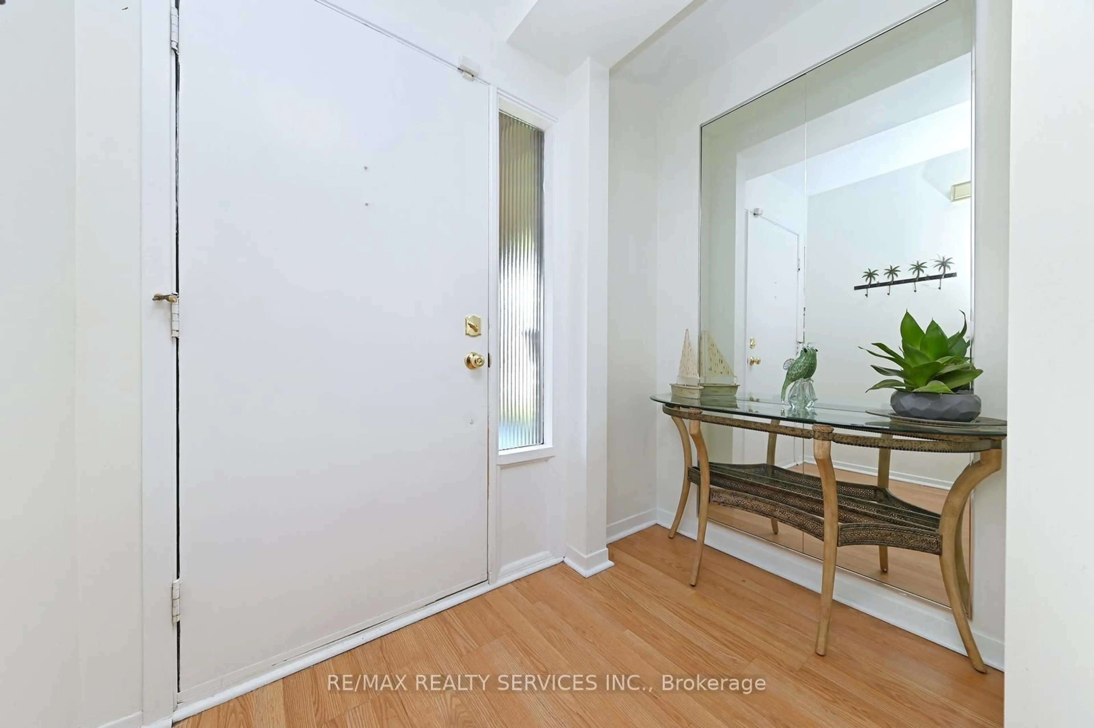 Indoor entryway for 65 Massey St, Brampton Ontario L6S 3A3