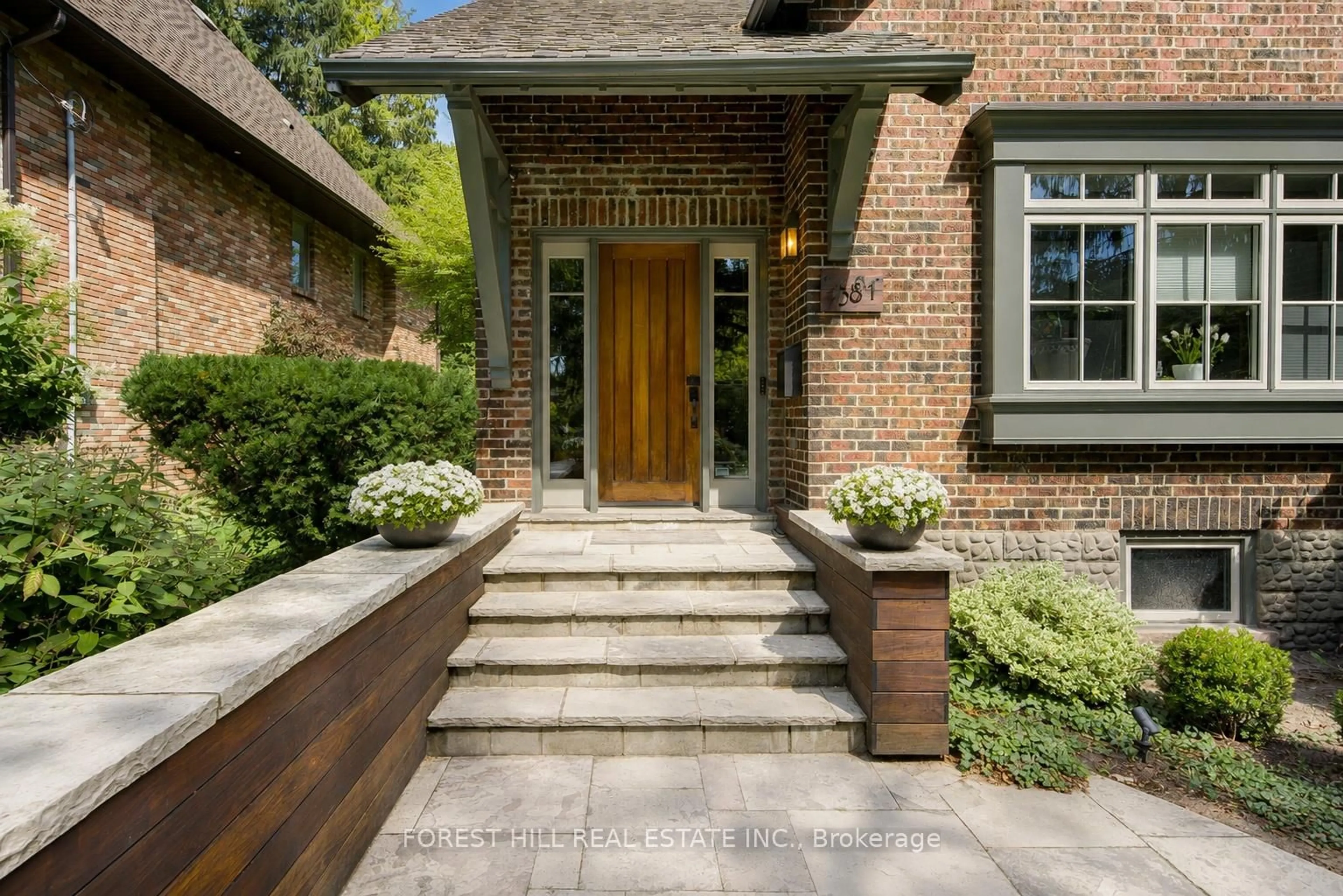 Home with brick exterior material, street for 1381 Lorne Park Rd, Mississauga Ontario L5H 3B2