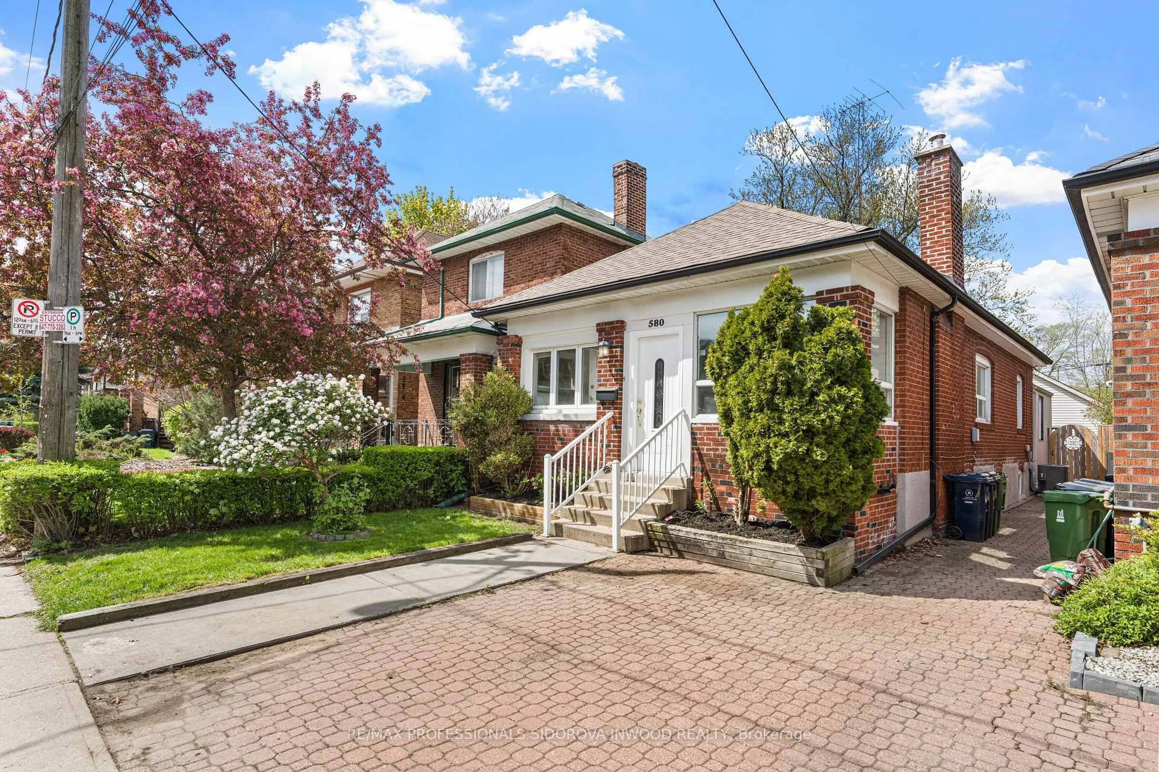 Home with brick exterior material, street for 580 Willard Ave, Toronto Ontario M6S 3S2