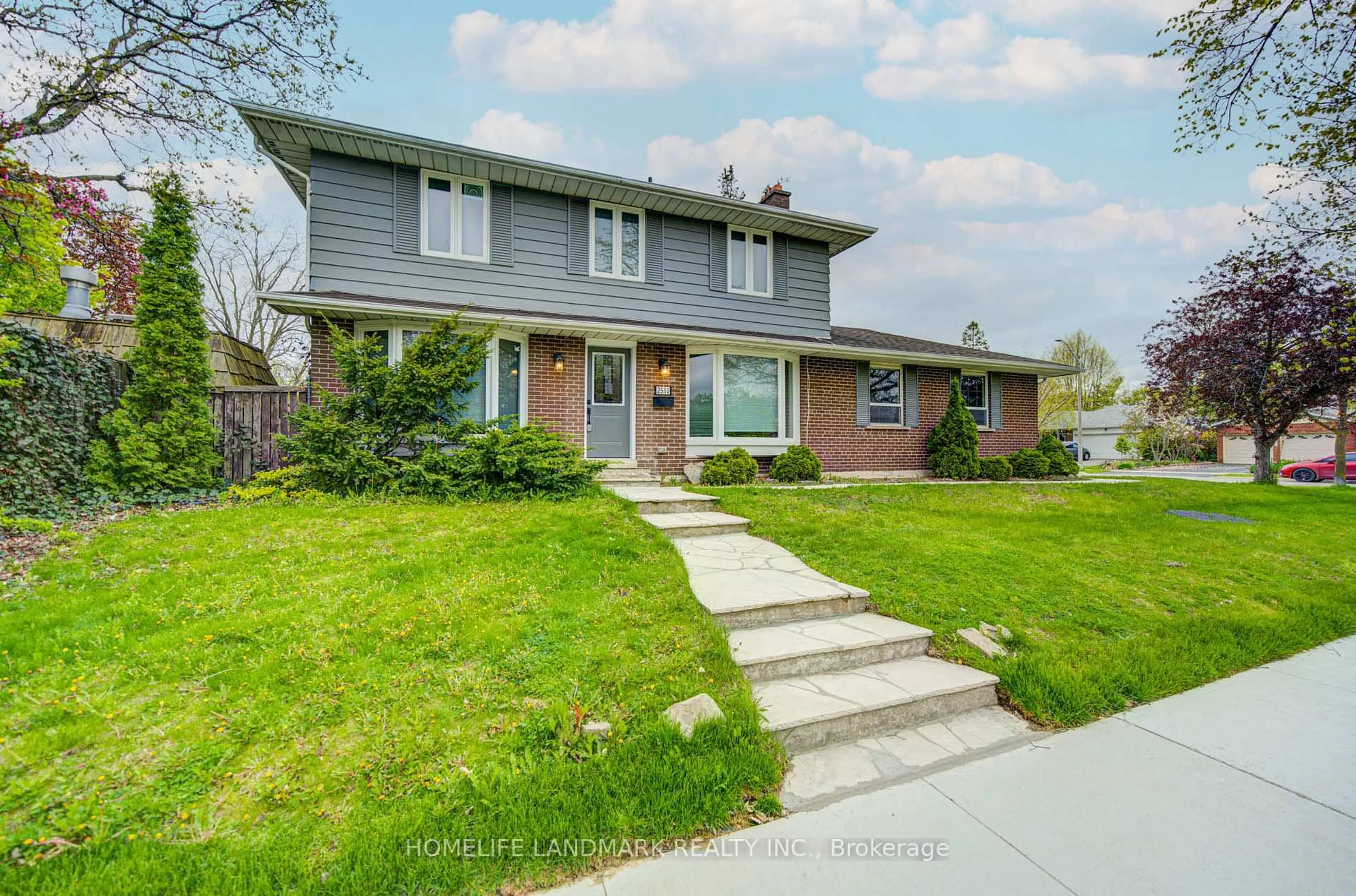 Home with brick exterior material, street for 2532 Renzoni Rd, Mississauga Ontario L5K 1W9