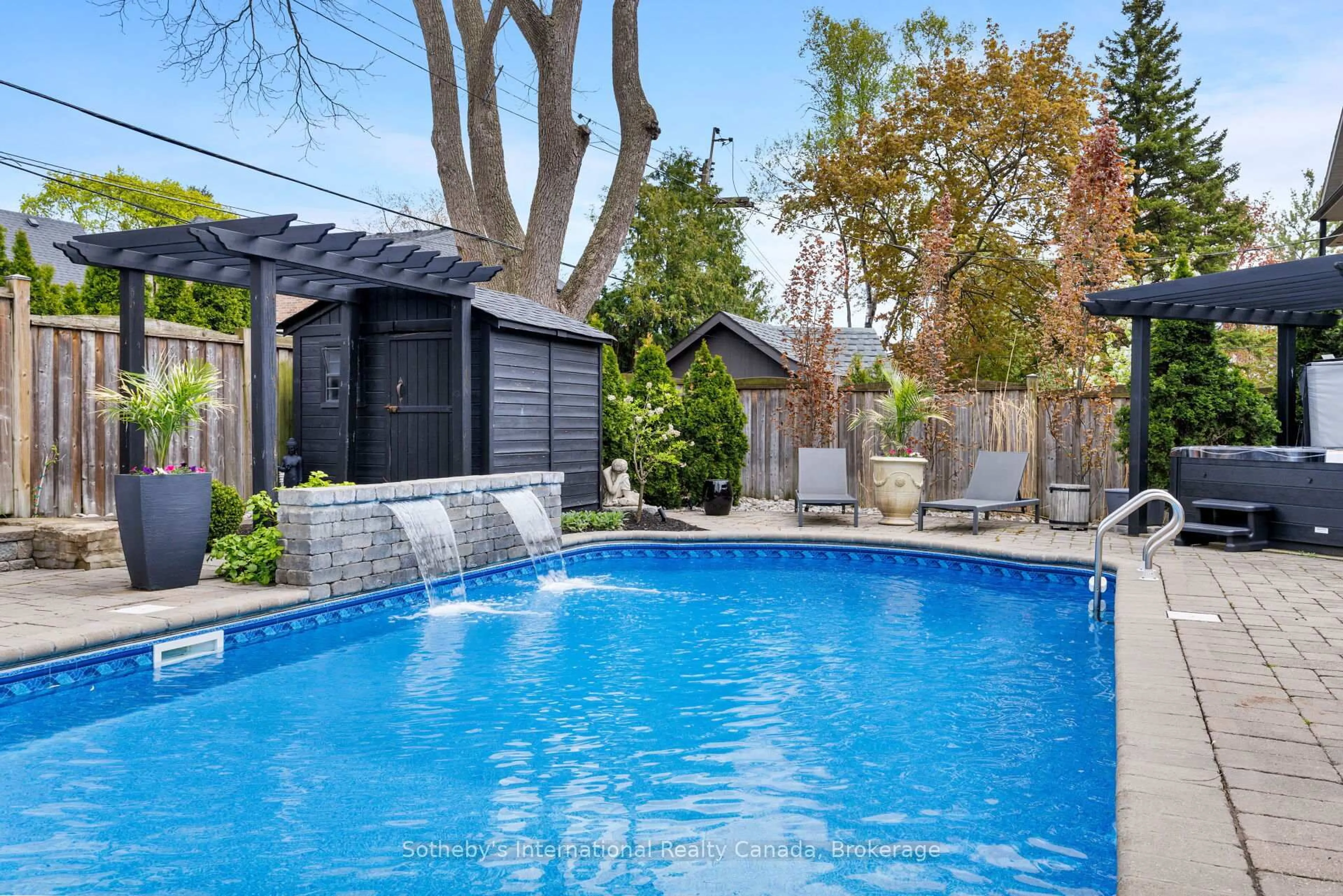 Pool for 1437 Islington Ave, Toronto Ontario M9A 3K8