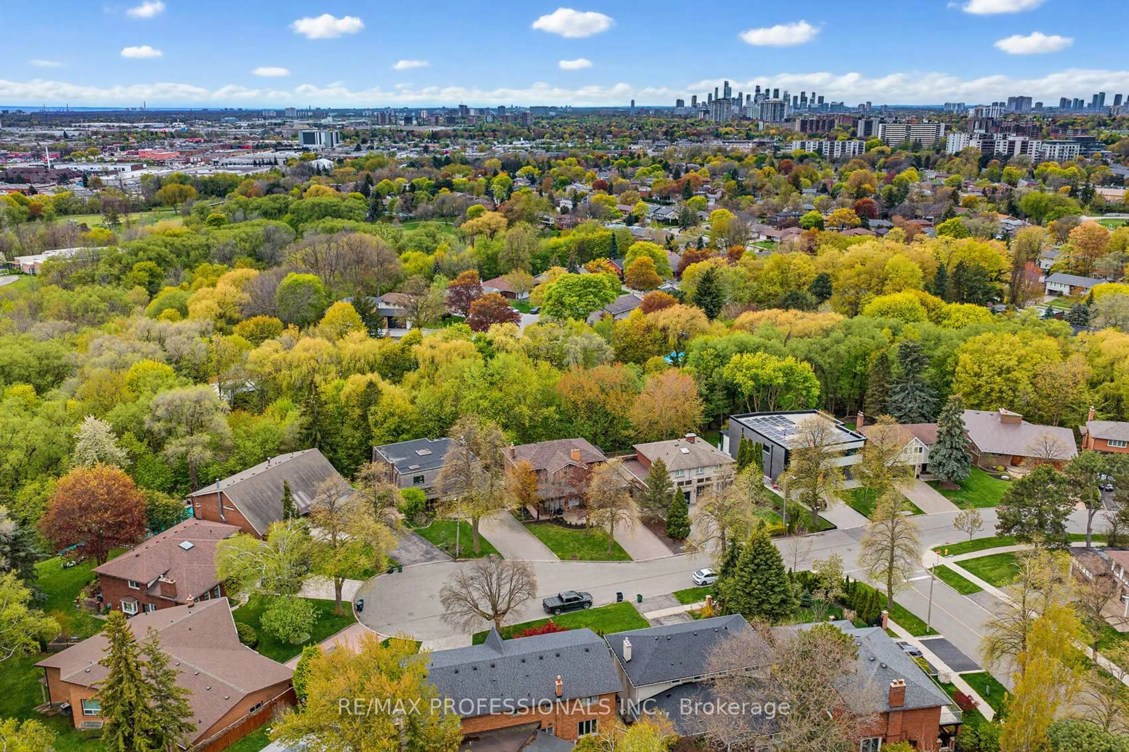 A pic from outside/outdoor area/front of a property/back of a property/a pic from drone, water/lake/river/ocean view for 26 Neilor Cres, Toronto Ontario M9C 1K4
