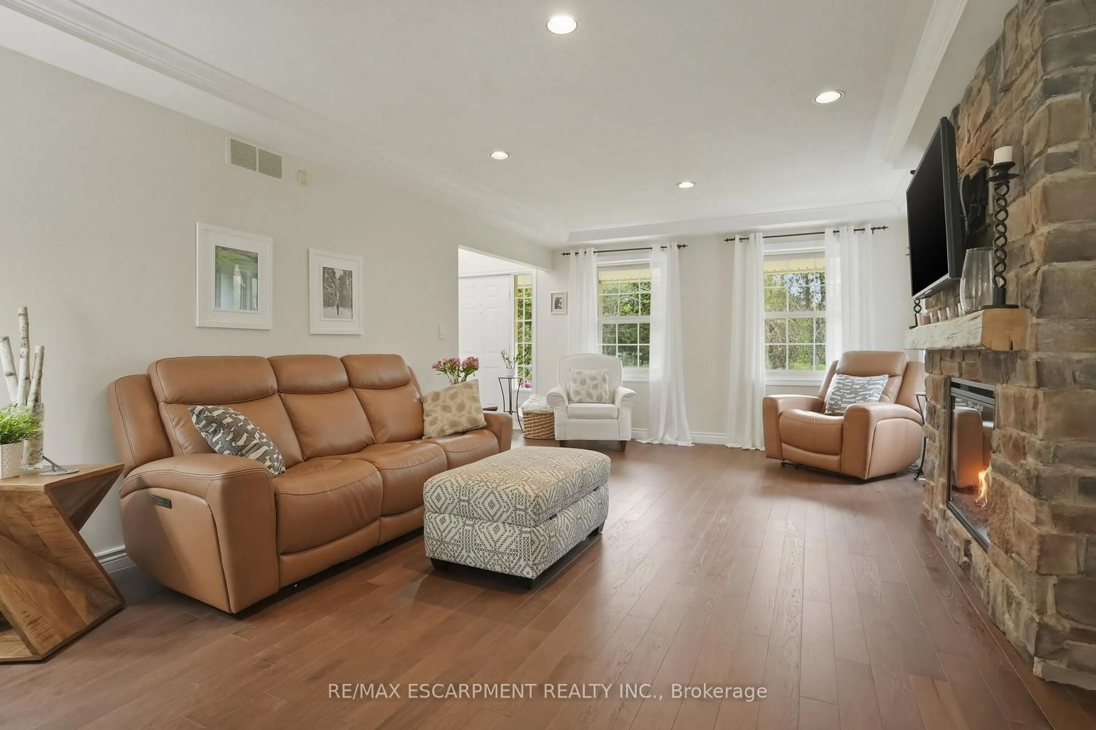 Living room with furniture, ceramic/tile floor for 2000 15TH SIDE Rd, Milton Ontario L0P 1B0
