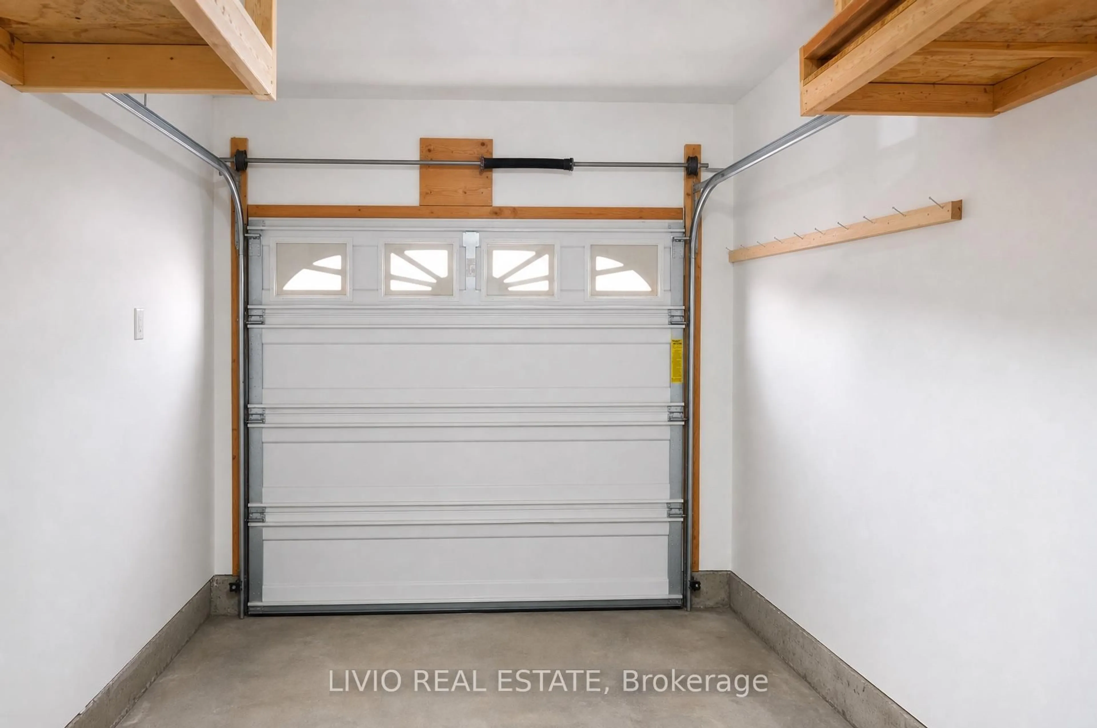 Indoor garage for 34 Davenfield Circ, Brampton Ontario L6P 4M2
