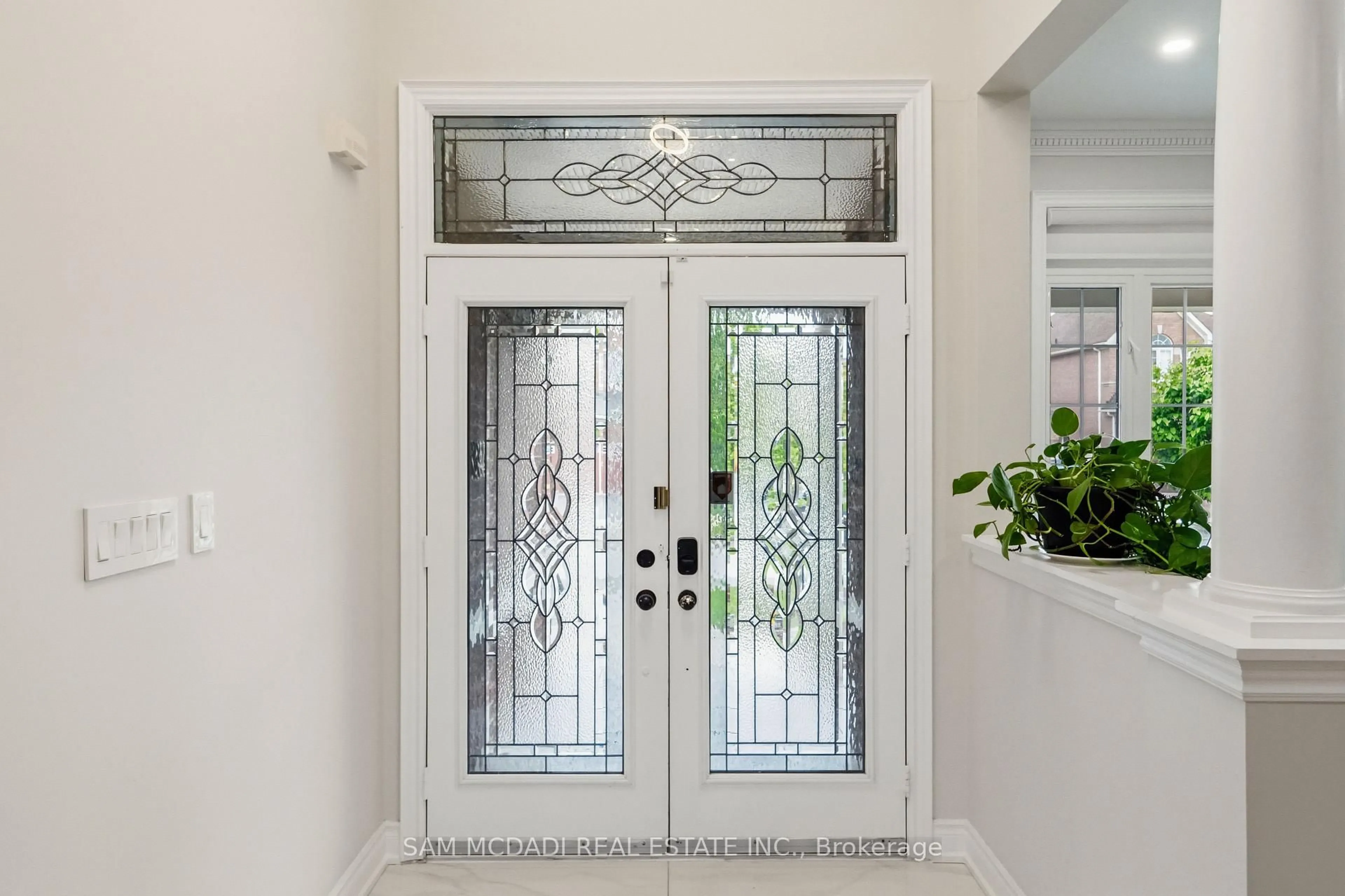 Indoor entryway for 3259 Alpaca Ave, Mississauga Ontario L5M 7V4
