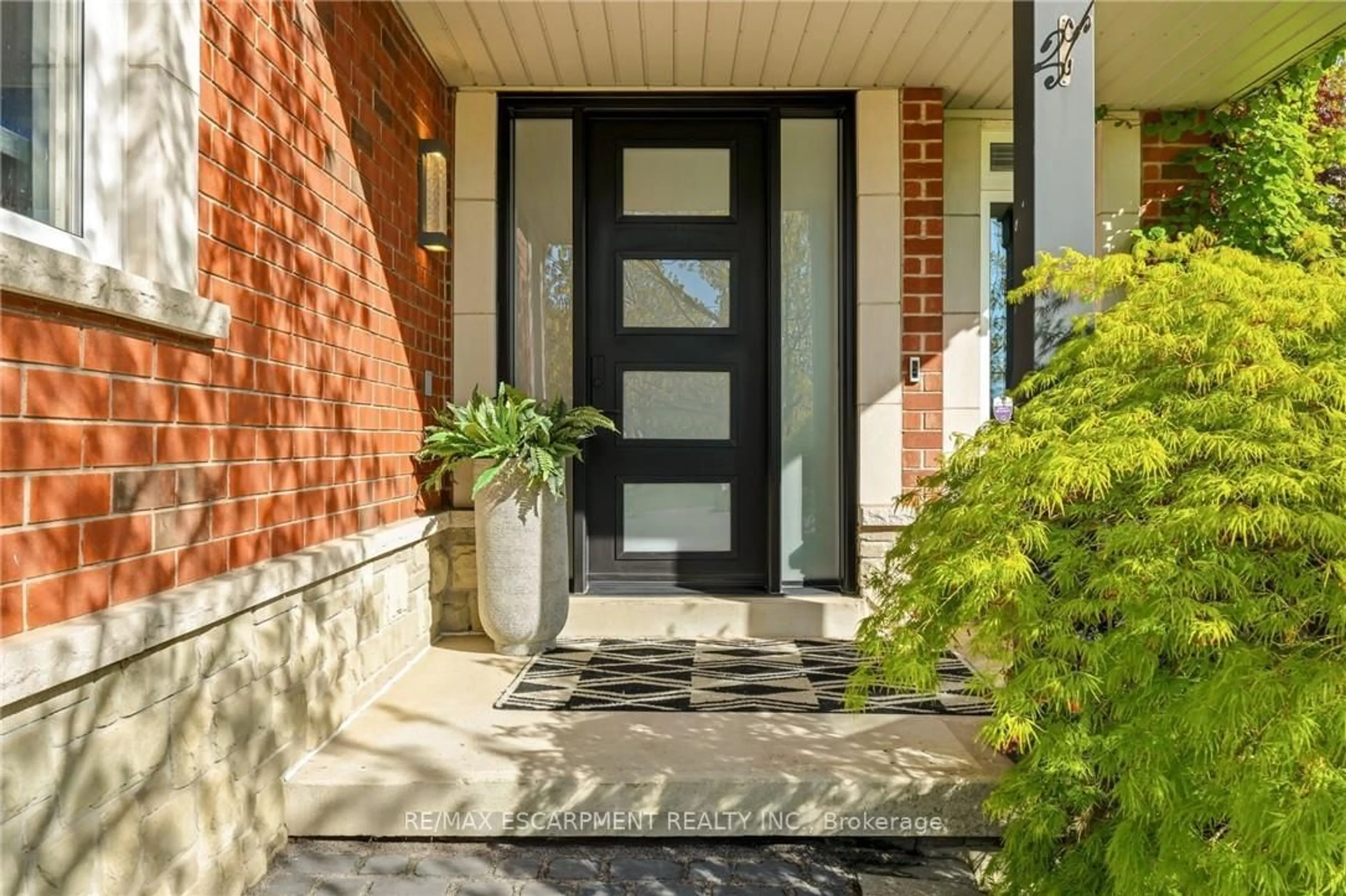 Indoor entryway for 2091 Willhaven Tr, Oakville Ontario L6M 5G3