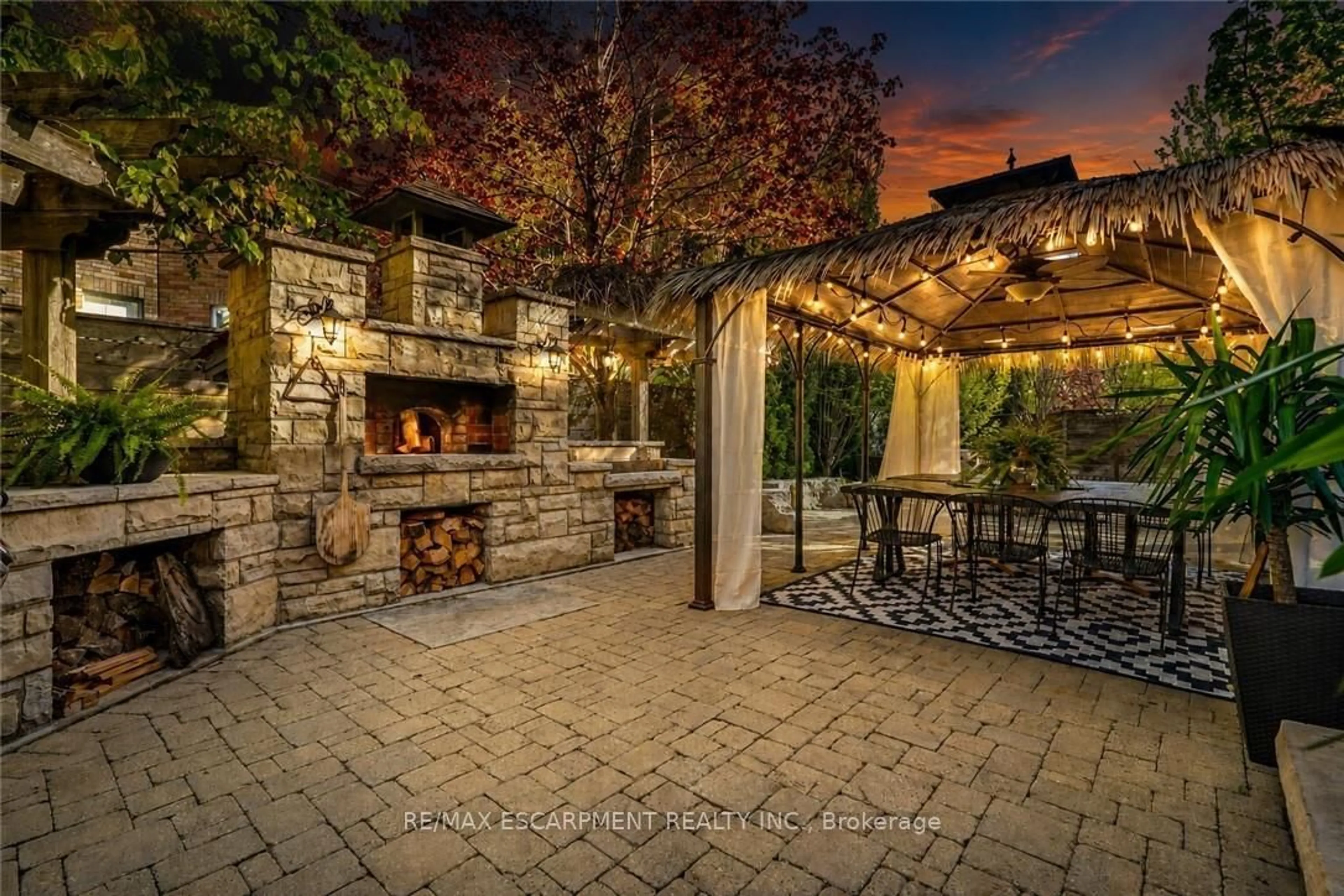 Patio, street for 2091 Willhaven Tr, Oakville Ontario L6M 5G3