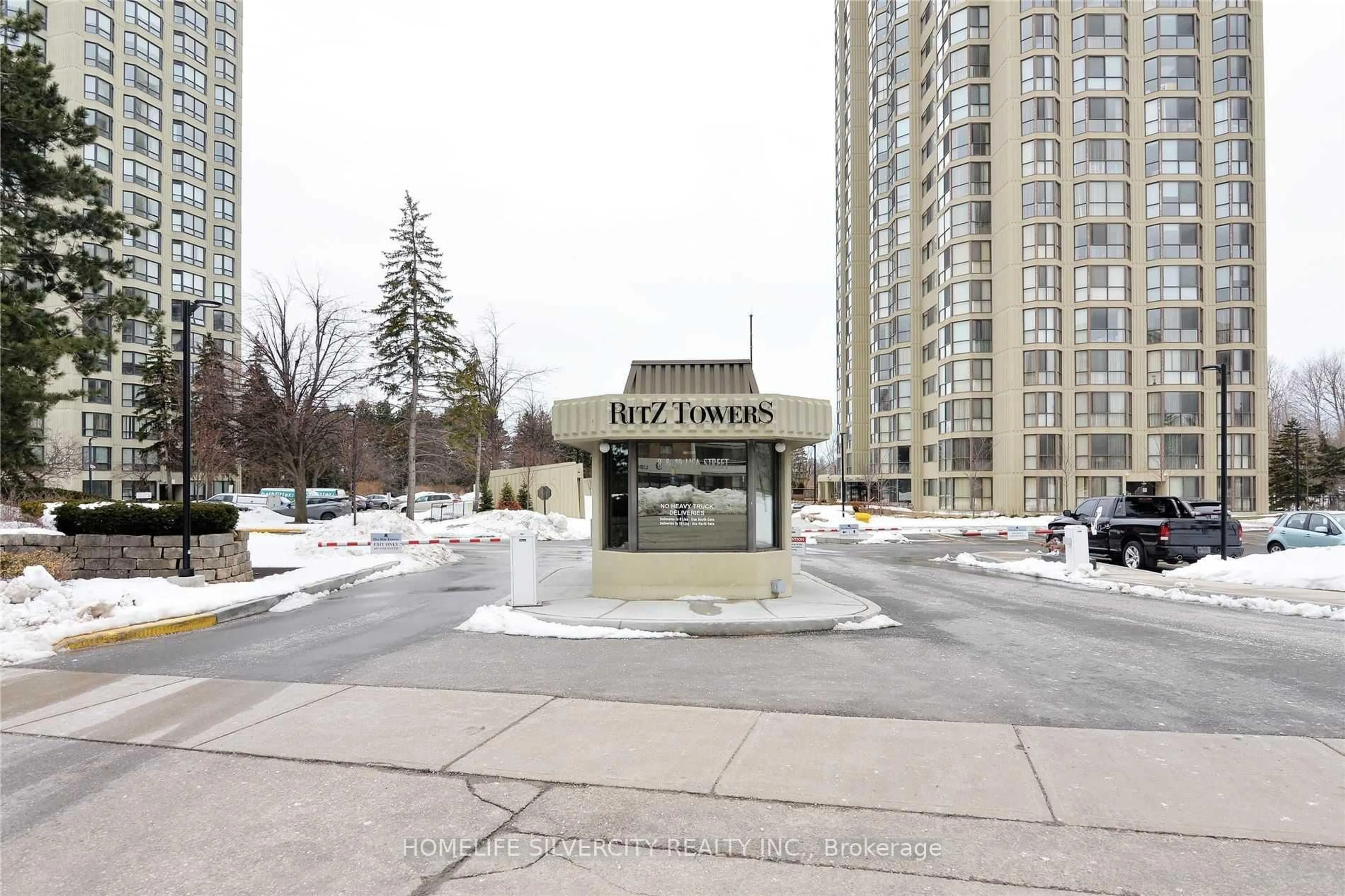 Indoor foyer for 8 Lisa St #1804, Brampton Ontario L6T 4S6