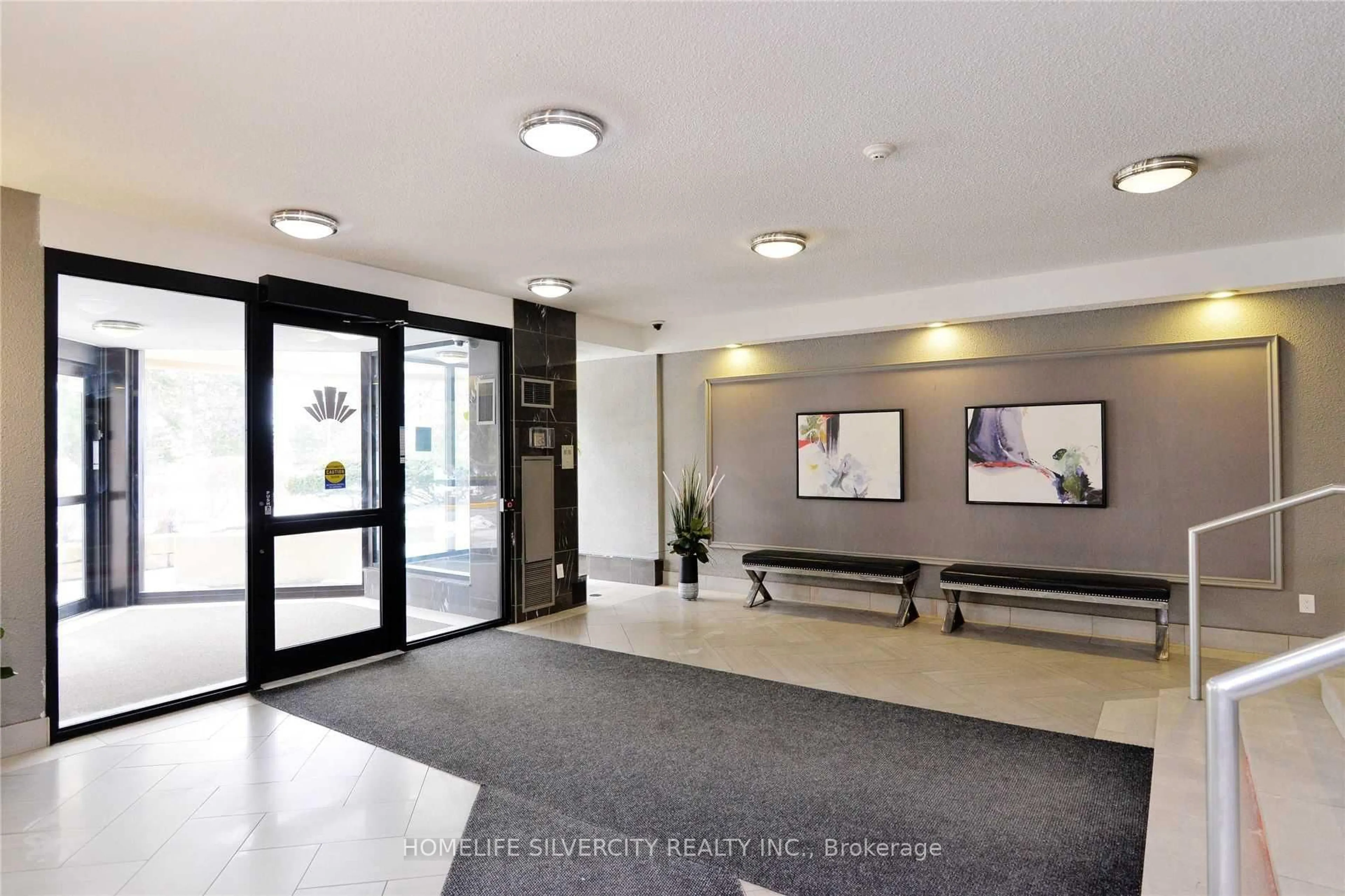 Indoor foyer for 8 Lisa St #1804, Brampton Ontario L6T 4S6