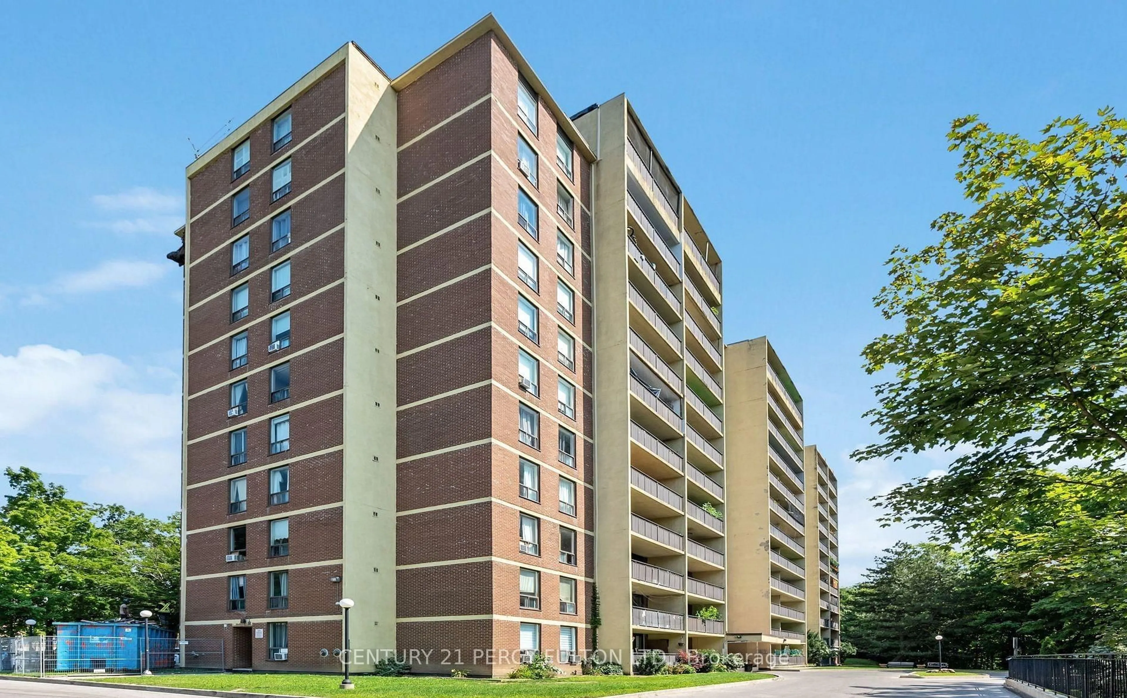 Patio, building for 15 London Green Crt #808, Toronto Ontario M3N 1K4