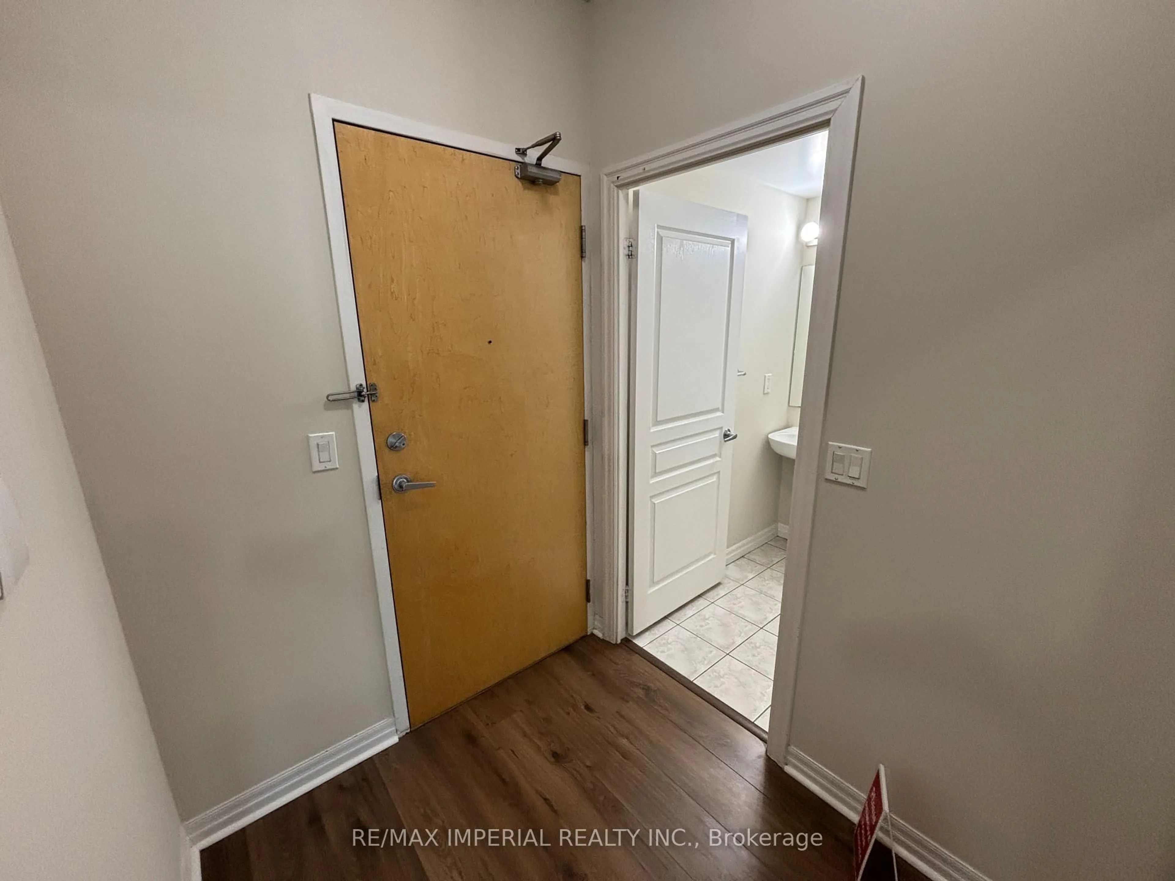 A pic of a room for 220 Burnhamthorpe Rd #2110, Mississauga Ontario L5B 4N4