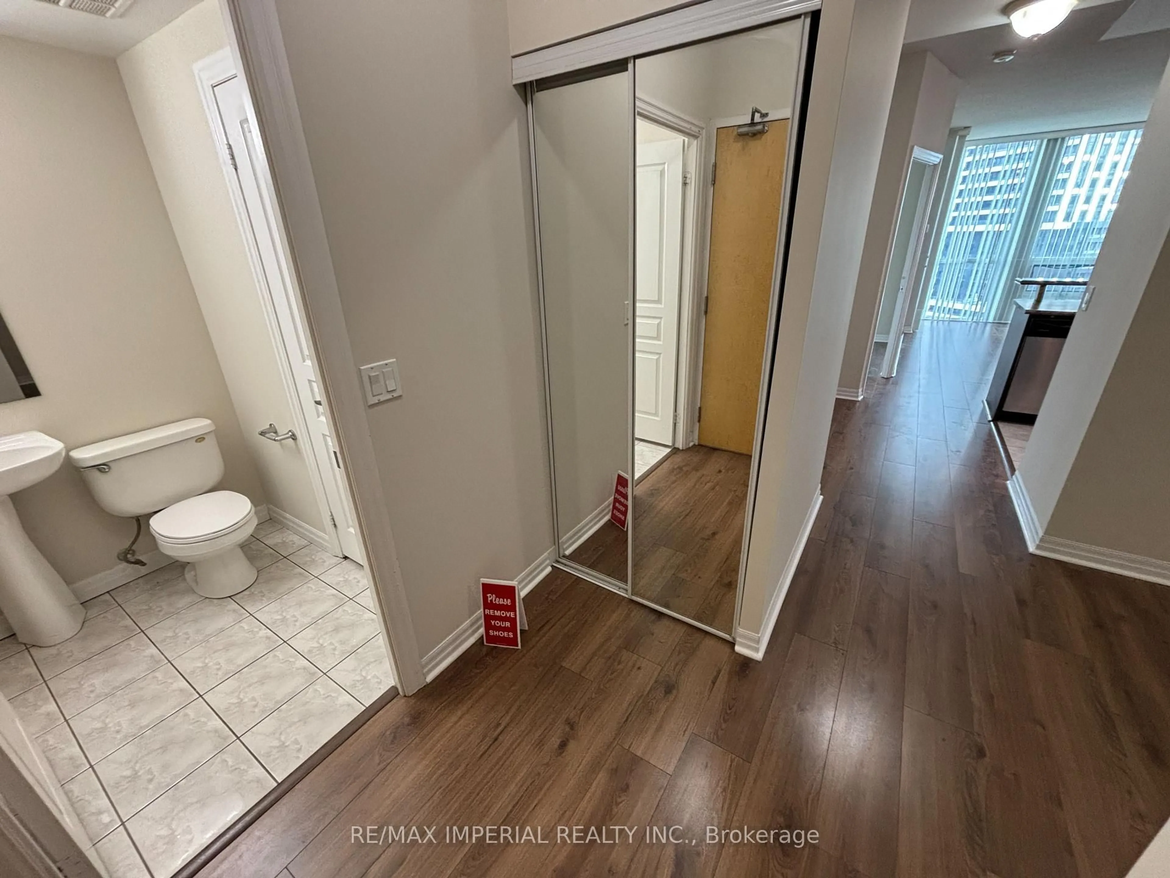 A pic of a room for 220 Burnhamthorpe Rd #2110, Mississauga Ontario L5B 4N4