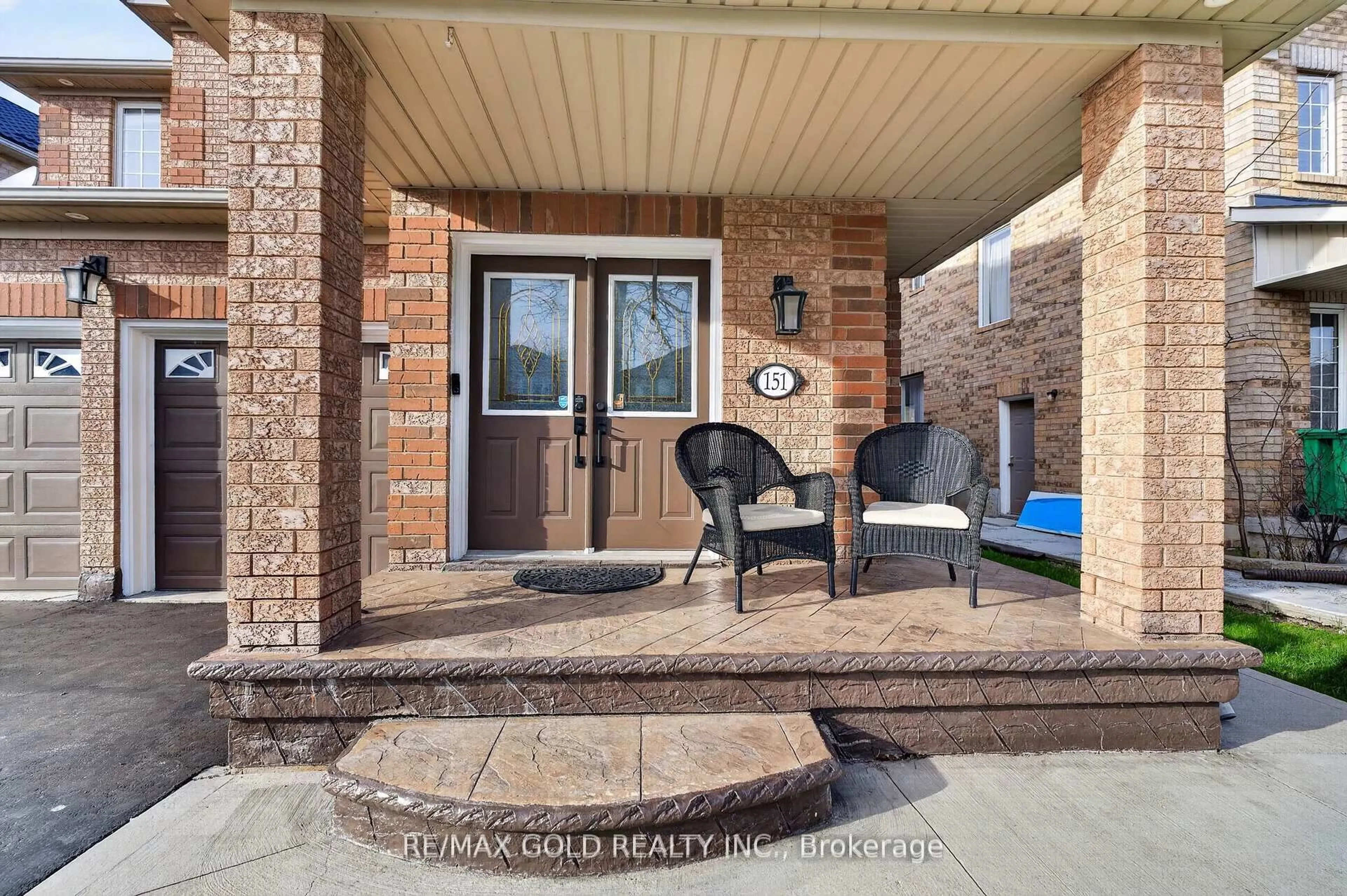 Indoor entryway for 151 Brisdale Dr, Brampton Ontario L7A 2Y8