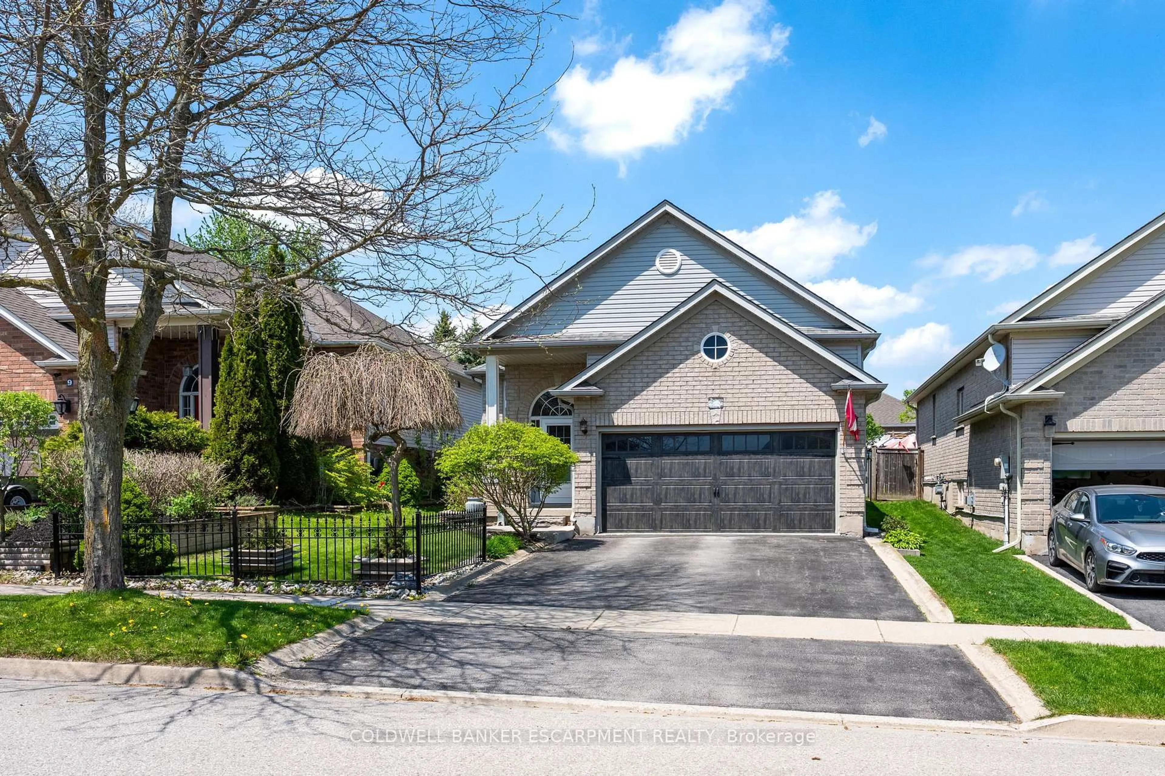 Home with brick exterior material, street for 11 Kingsley Rd, Halton Hills Ontario L7J 2Z5