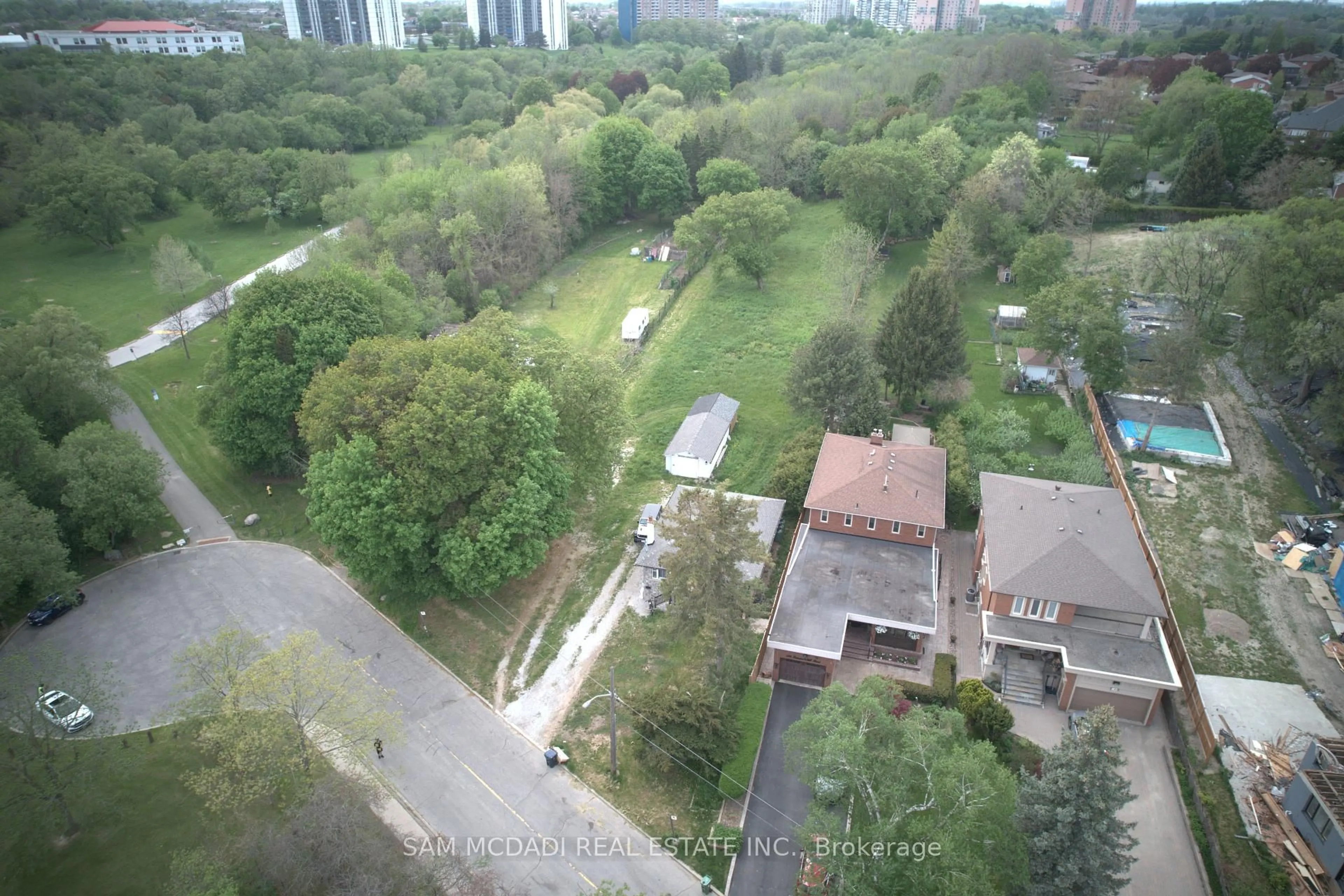 A pic from outside/outdoor area/front of a property/back of a property/a pic from drone, city buildings view from balcony for 148 Rowntree Mill Rd #Road, Toronto Ontario M9L 1C9
