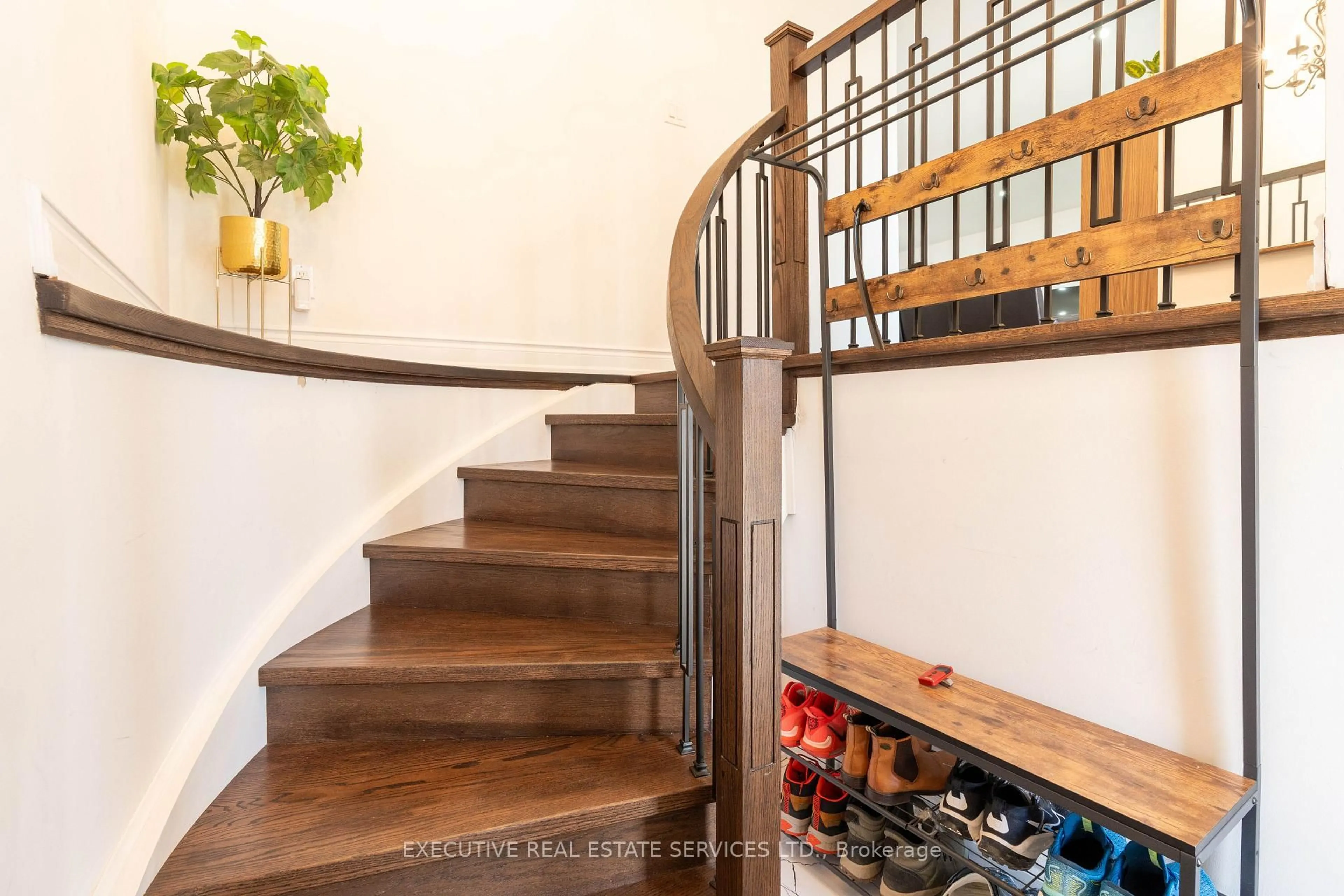 Stairs for 90 HINCHLEY WOOD Grve, Brampton Ontario L6V 3M3