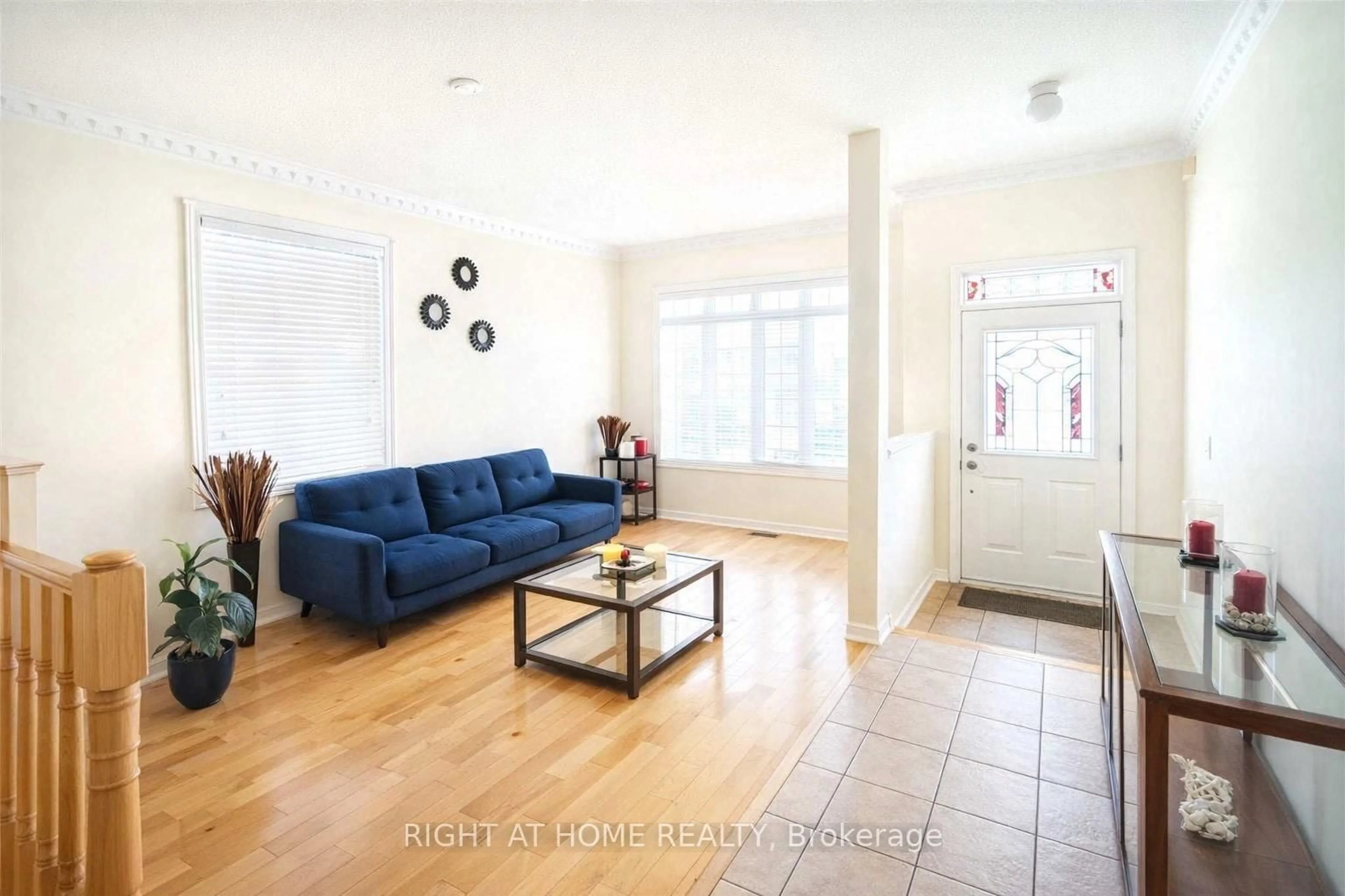 Living room with furniture, unknown for 4721 Colombo Cres Cres, Mississauga Ontario L5M 7R3