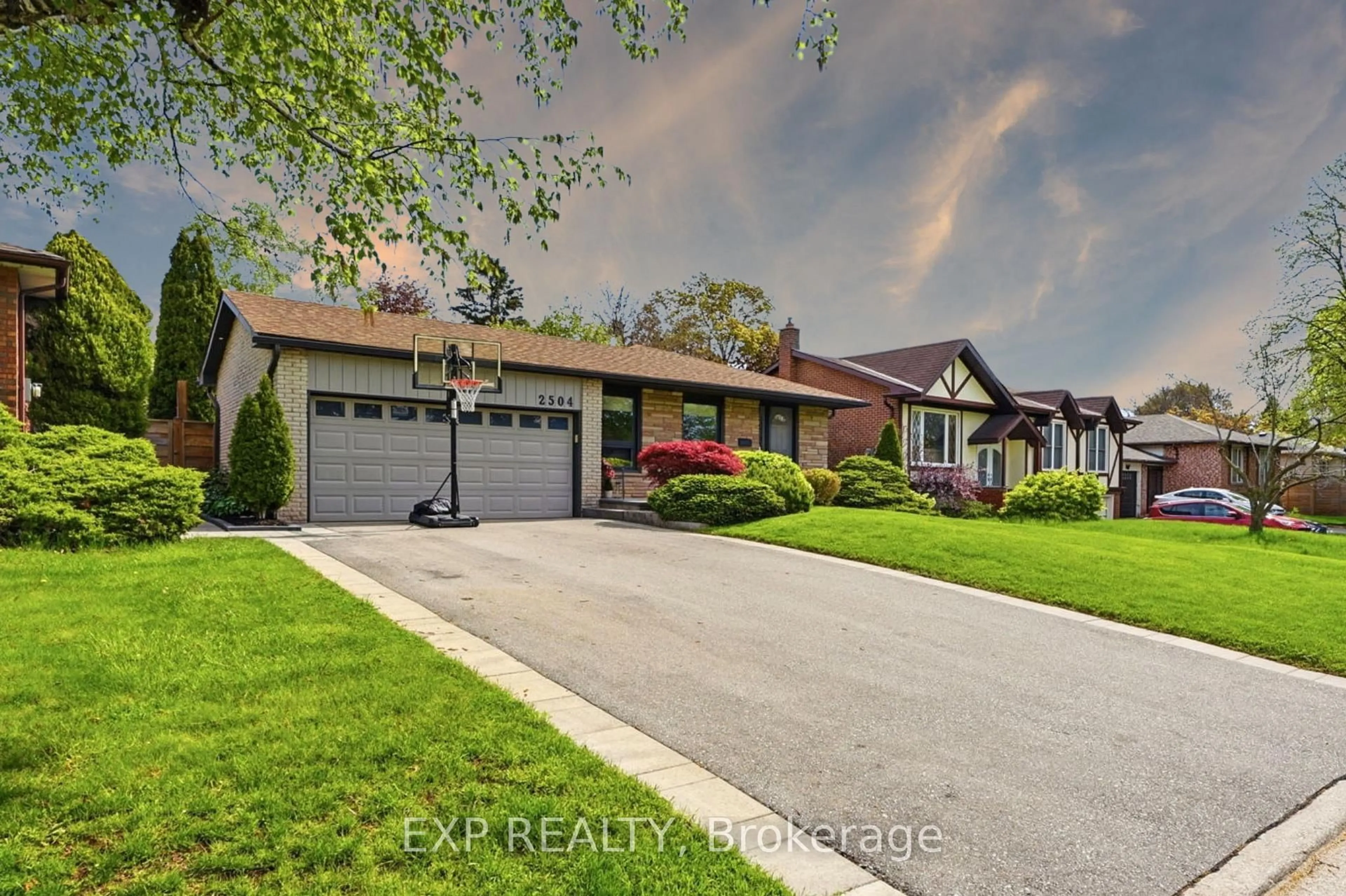 Home with brick exterior material, street for 2504 Yarmouth Cres, Oakville Ontario L6L 2M8