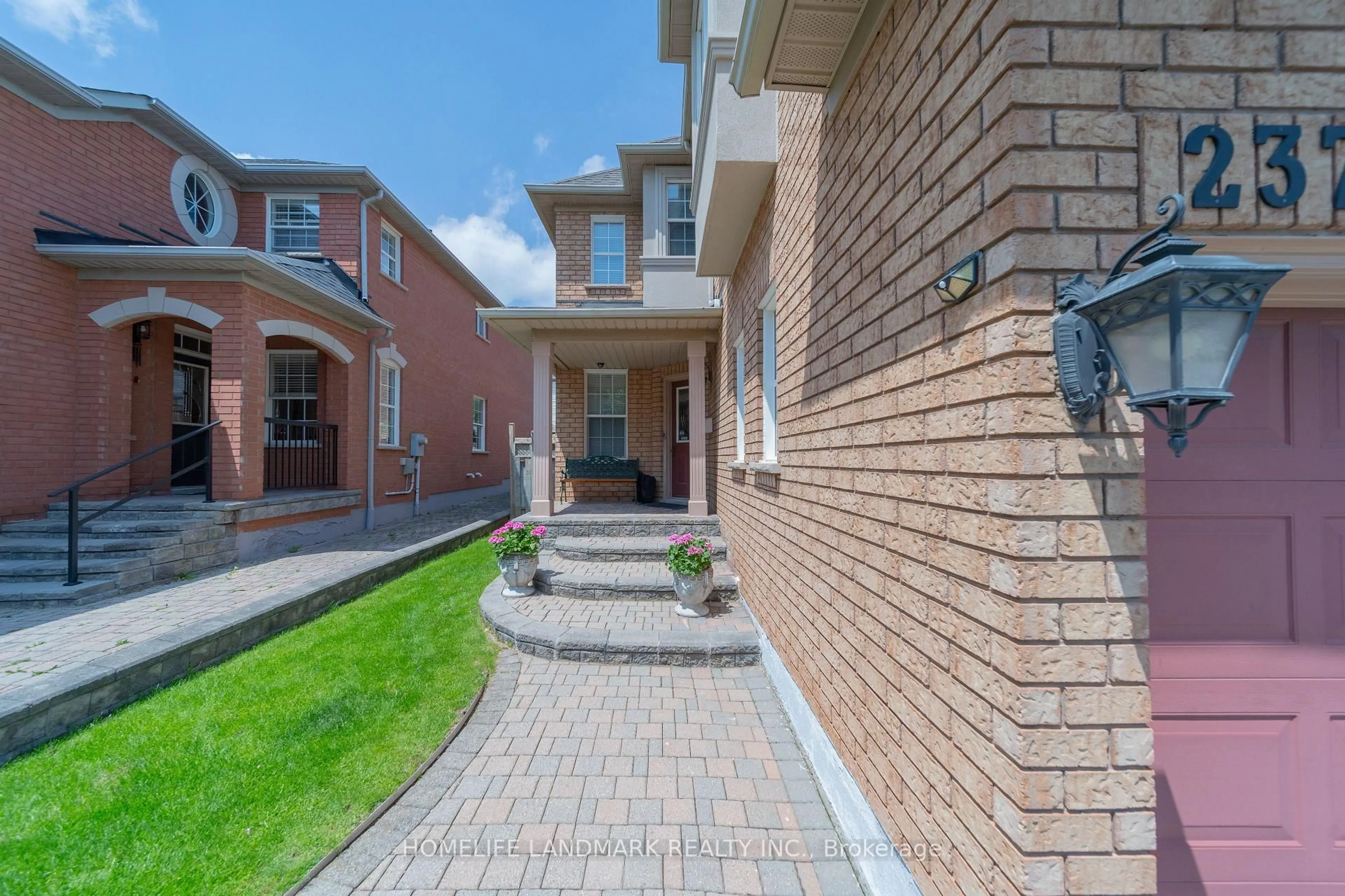 Home with brick exterior material, street for 2376 Bankside Dr, Mississauga Ontario L5M 6E5