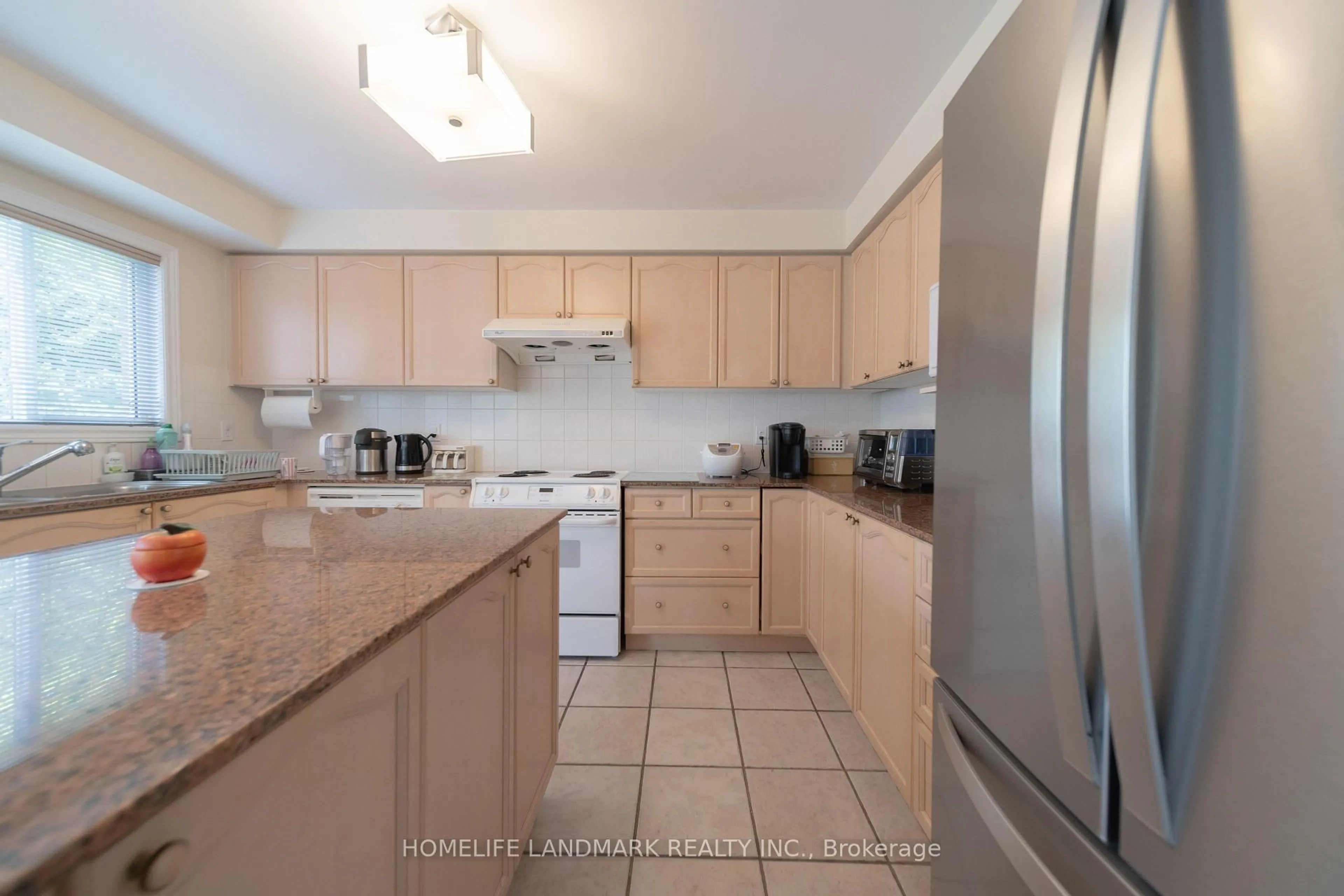 Standard kitchen, unknown for 2376 Bankside Dr, Mississauga Ontario L5M 6E5