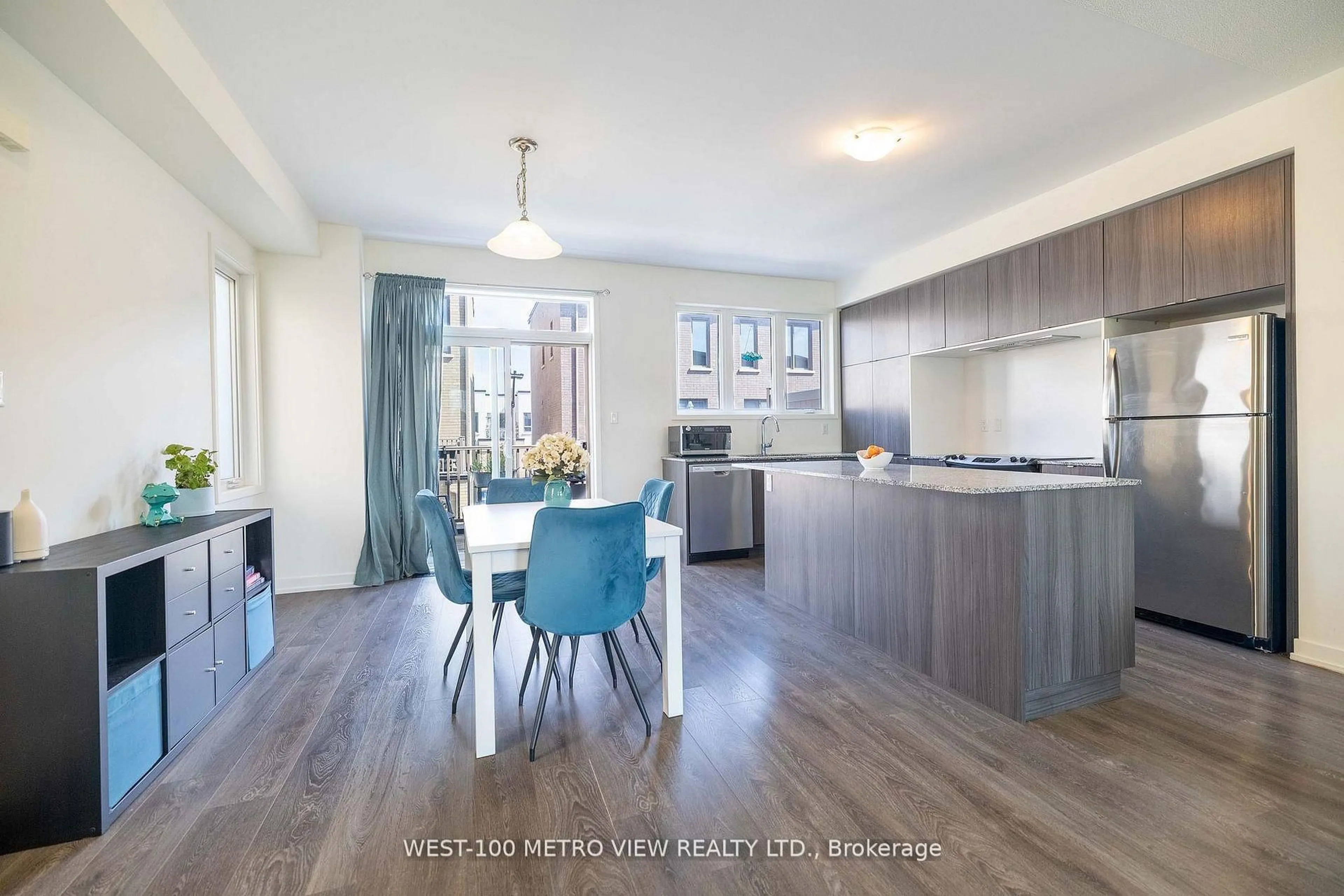 Open concept kitchen, wood/laminate floor for 3141 Ernest Appelbe Blvd, Oakville Ontario L6H 0N8