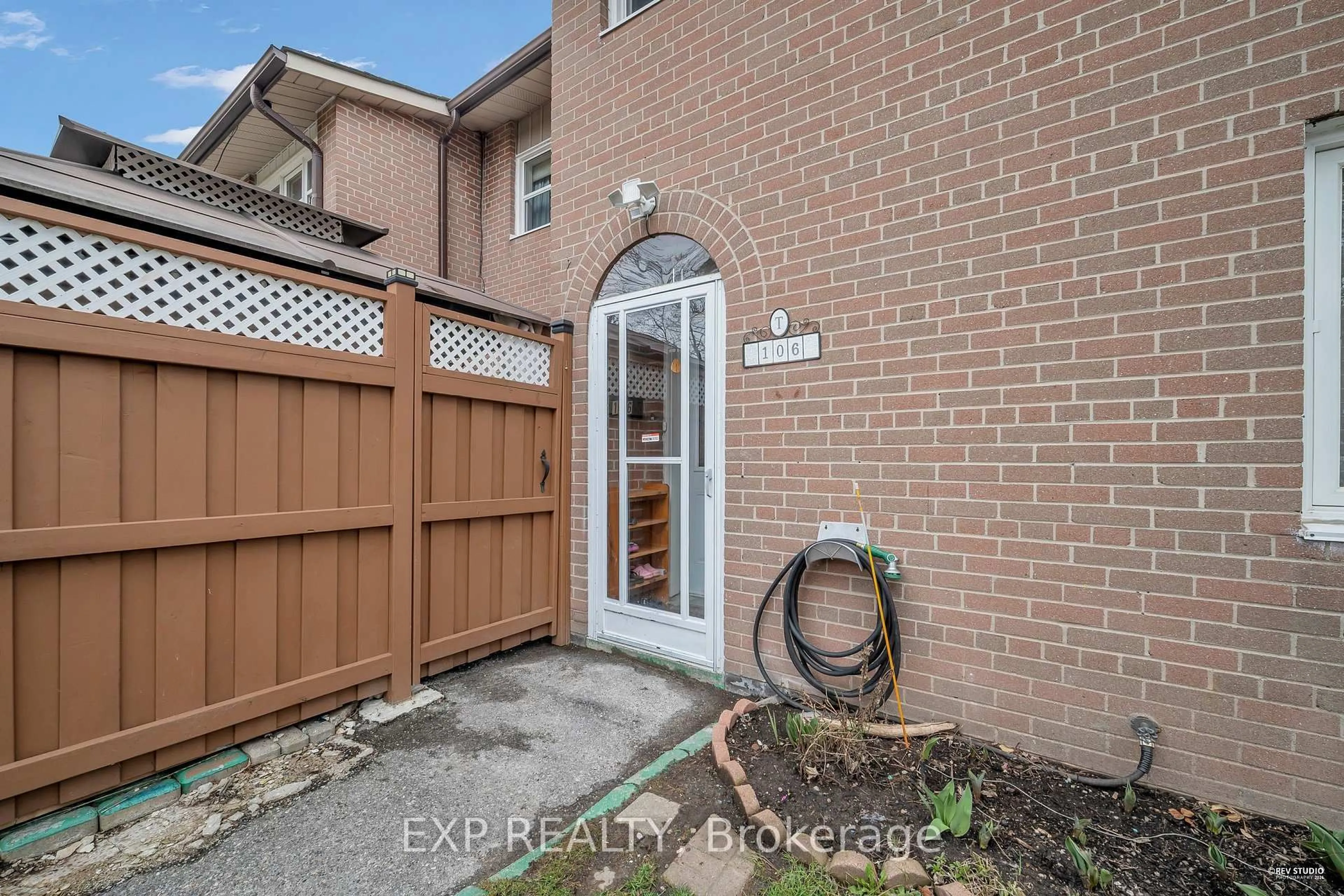 Indoor entryway for 16 London Green Crt #106, Toronto Ontario M3N 1K2