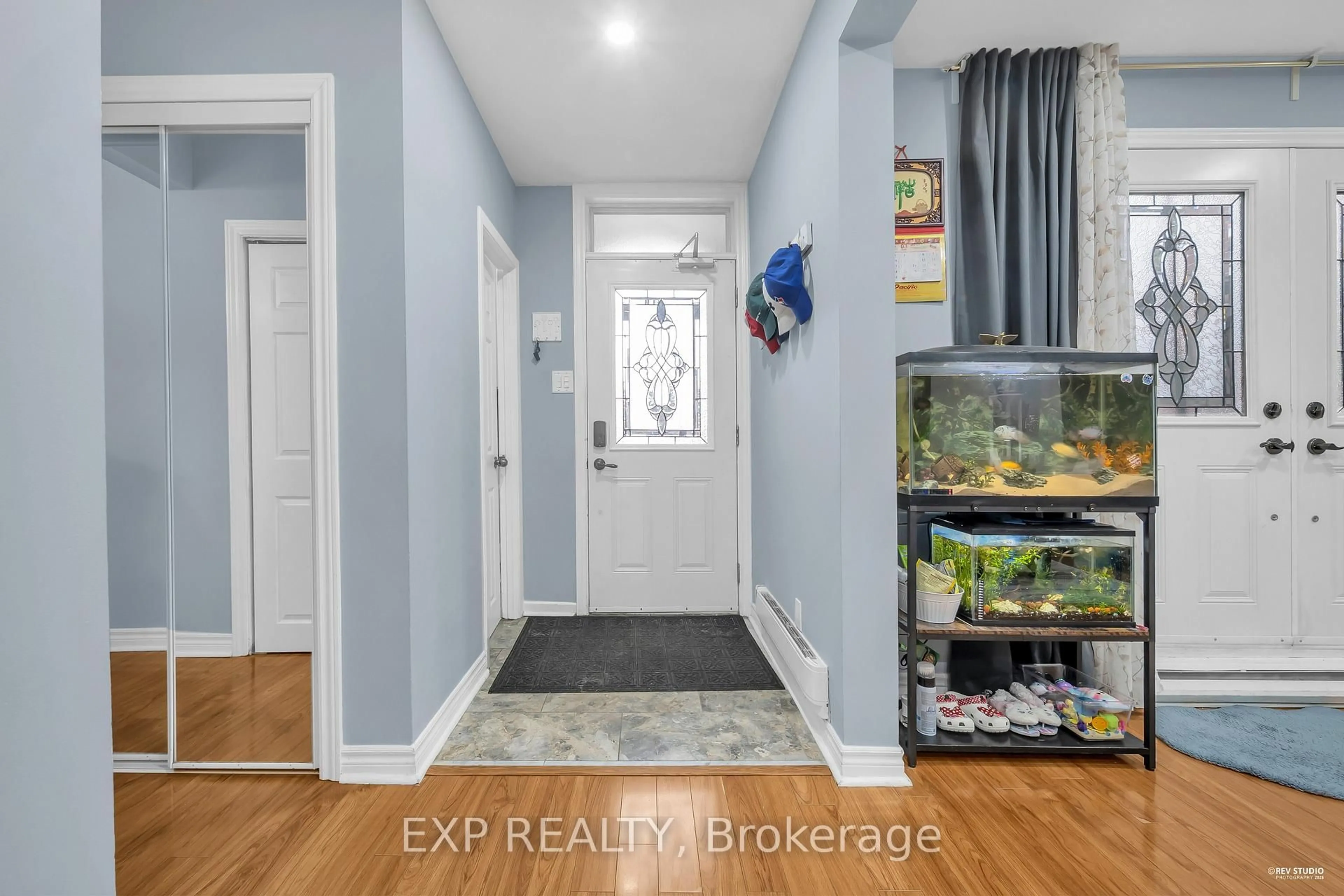 Indoor entryway for 16 London Green Crt #106, Toronto Ontario M3N 1K2