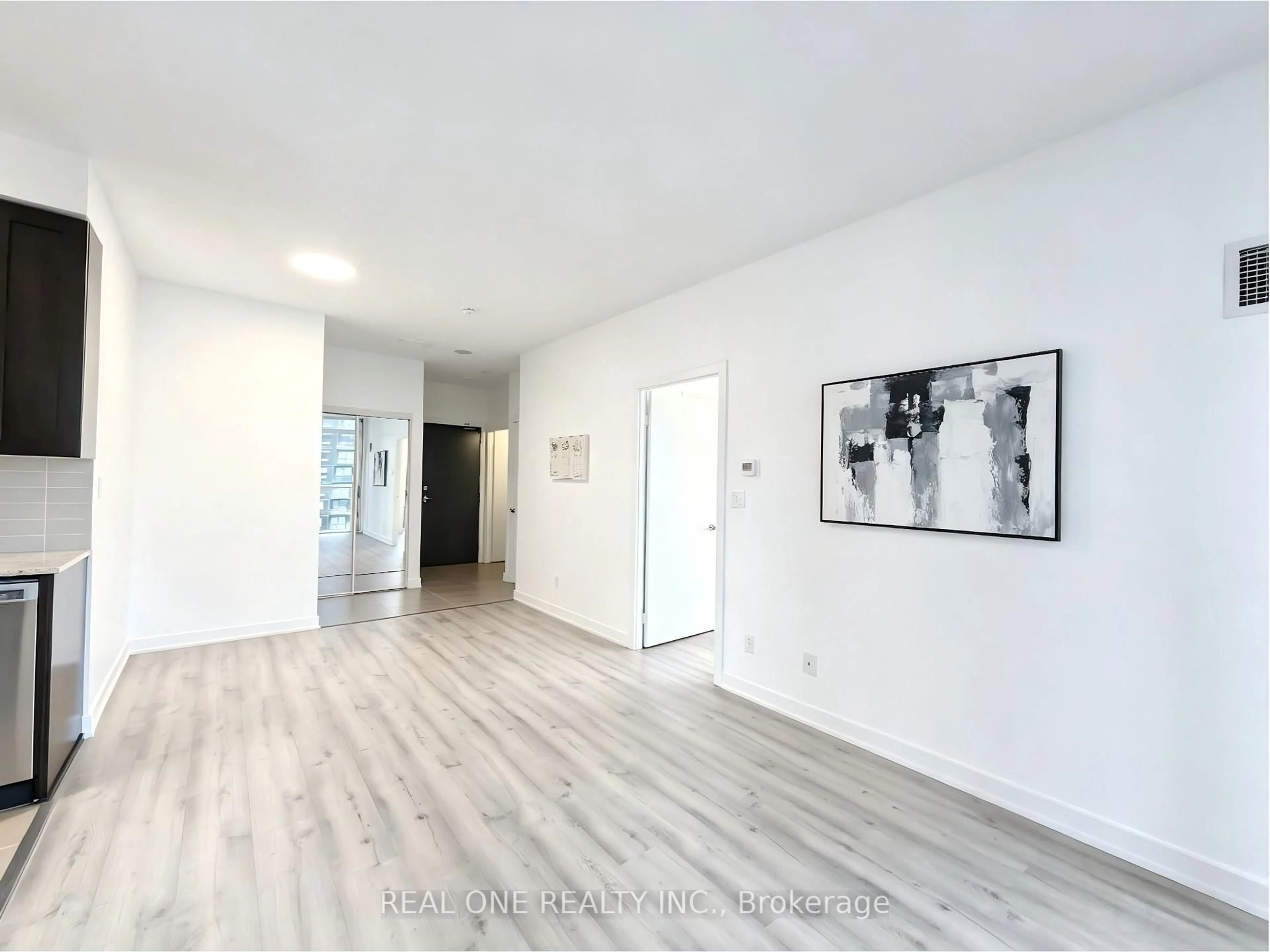 A pic of a room for 4070 Confederation Pkwy #2004, Mississauga Ontario L5B 0E9