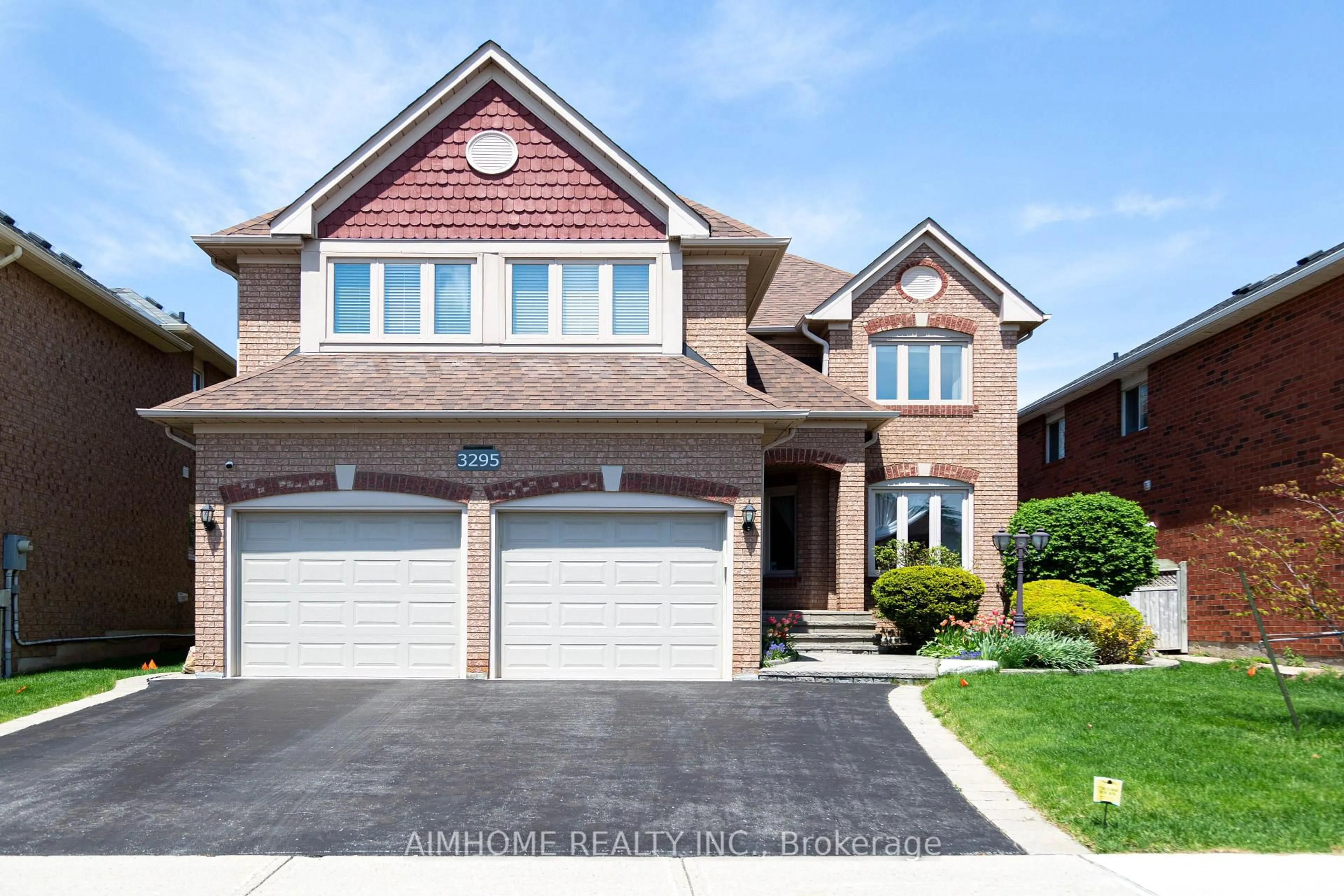 Home with brick exterior material, street for 3295 Bloomfield Dr, Mississauga Ontario L5N 6X7