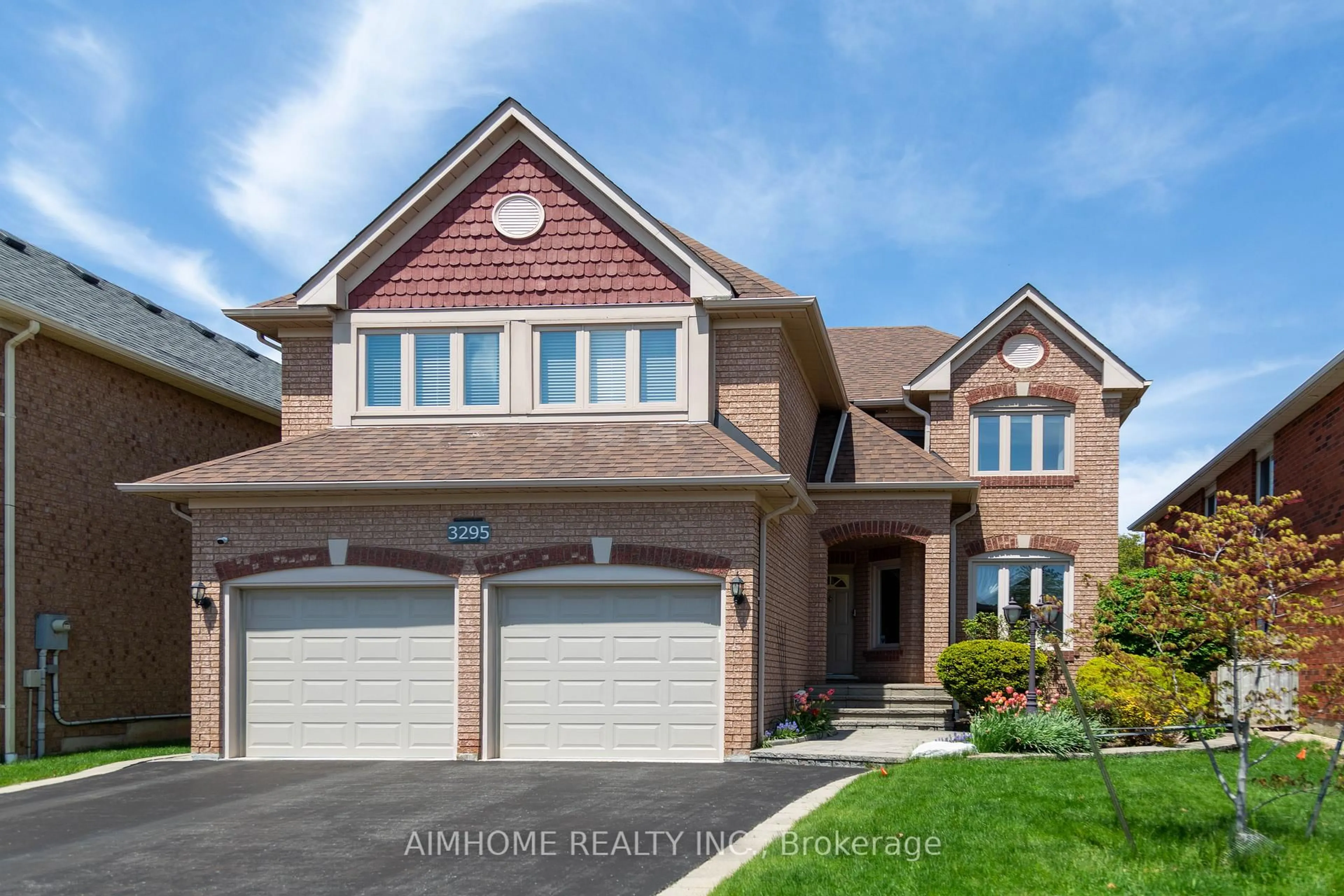 Home with brick exterior material, street for 3295 Bloomfield Dr, Mississauga Ontario L5N 6X7