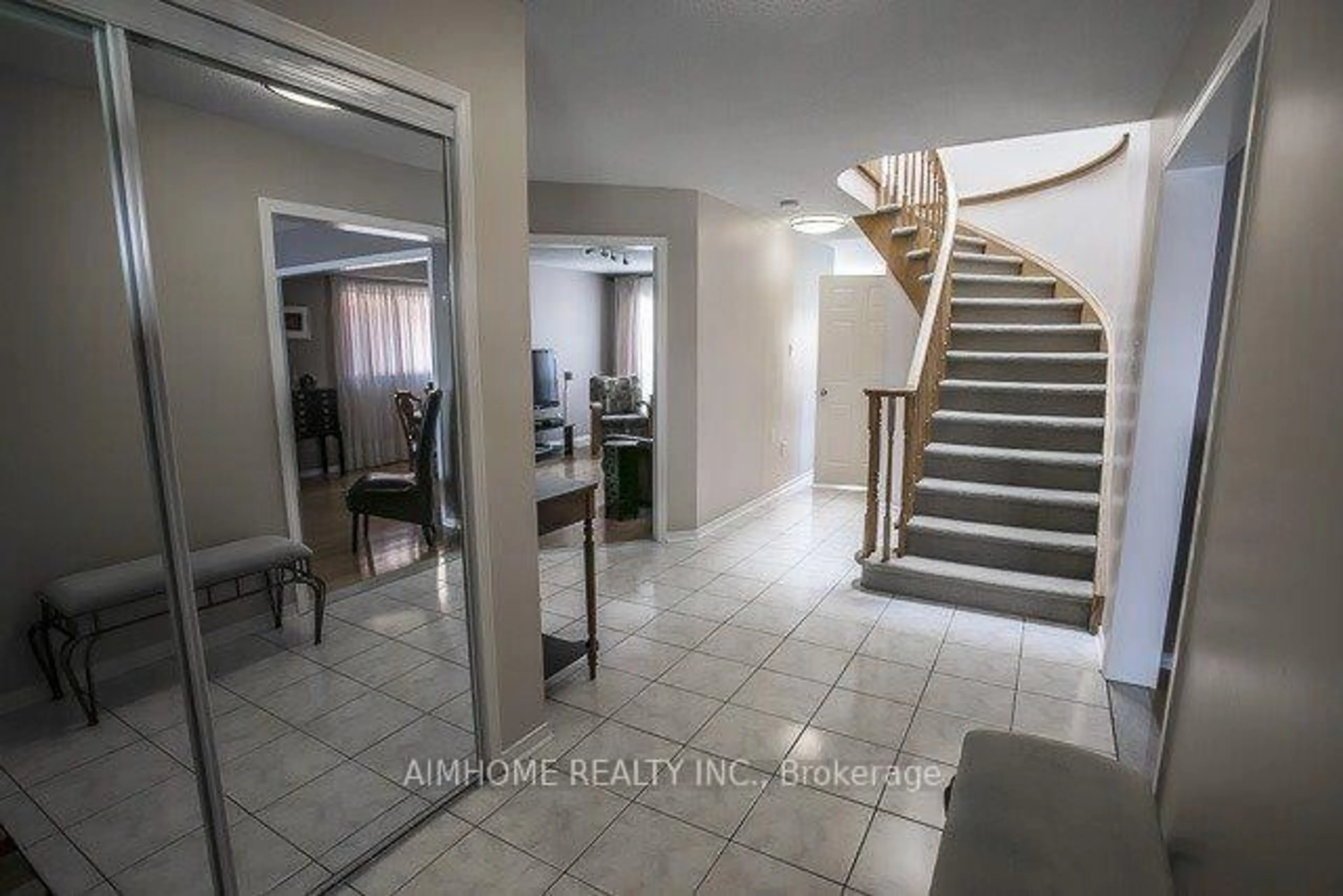 Unknown for 3295 Bloomfield Dr, Mississauga Ontario L5N 6X7