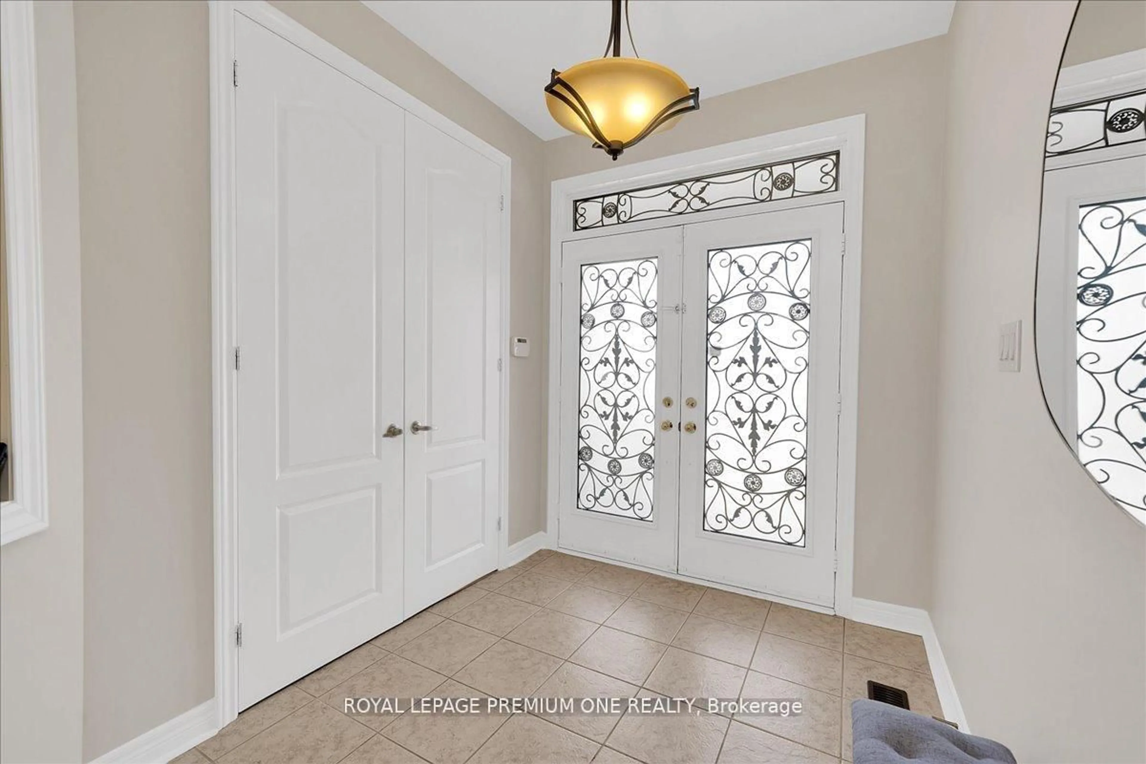Indoor entryway for 30 Monabelle Cres, Brampton Ontario L6P 1W5
