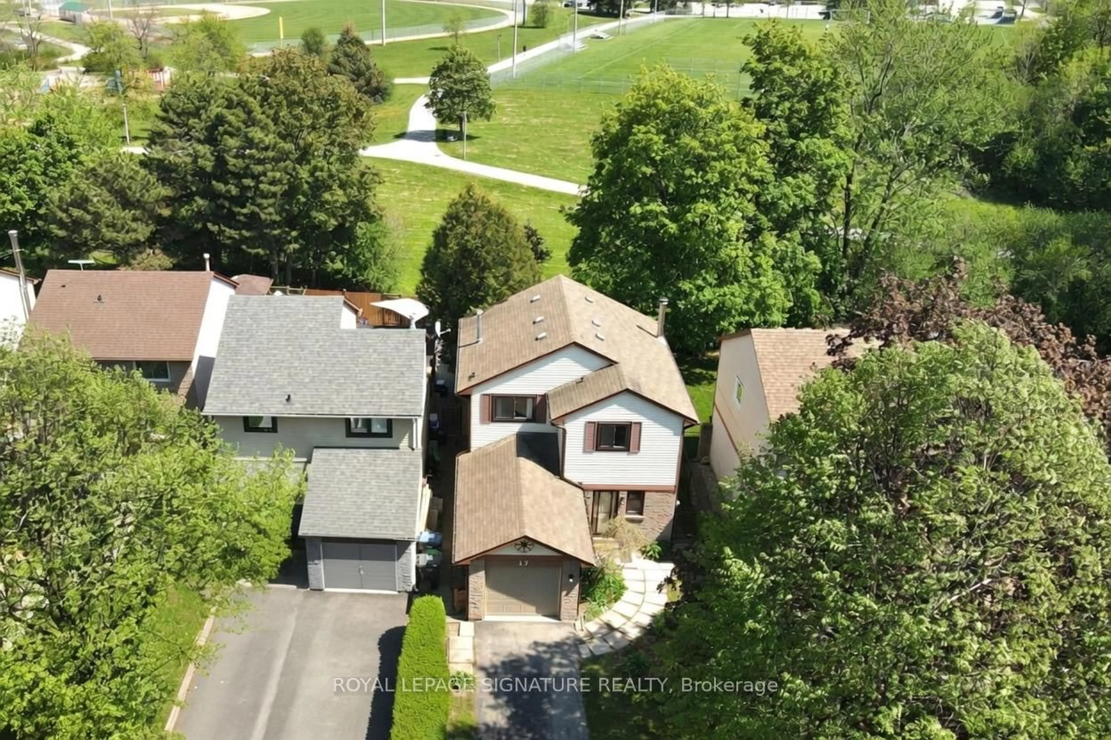 A pic from outside/outdoor area/front of a property/back of a property/a pic from drone, street for 17 Mitchell Ave, Brampton Ontario L6Z 1H2