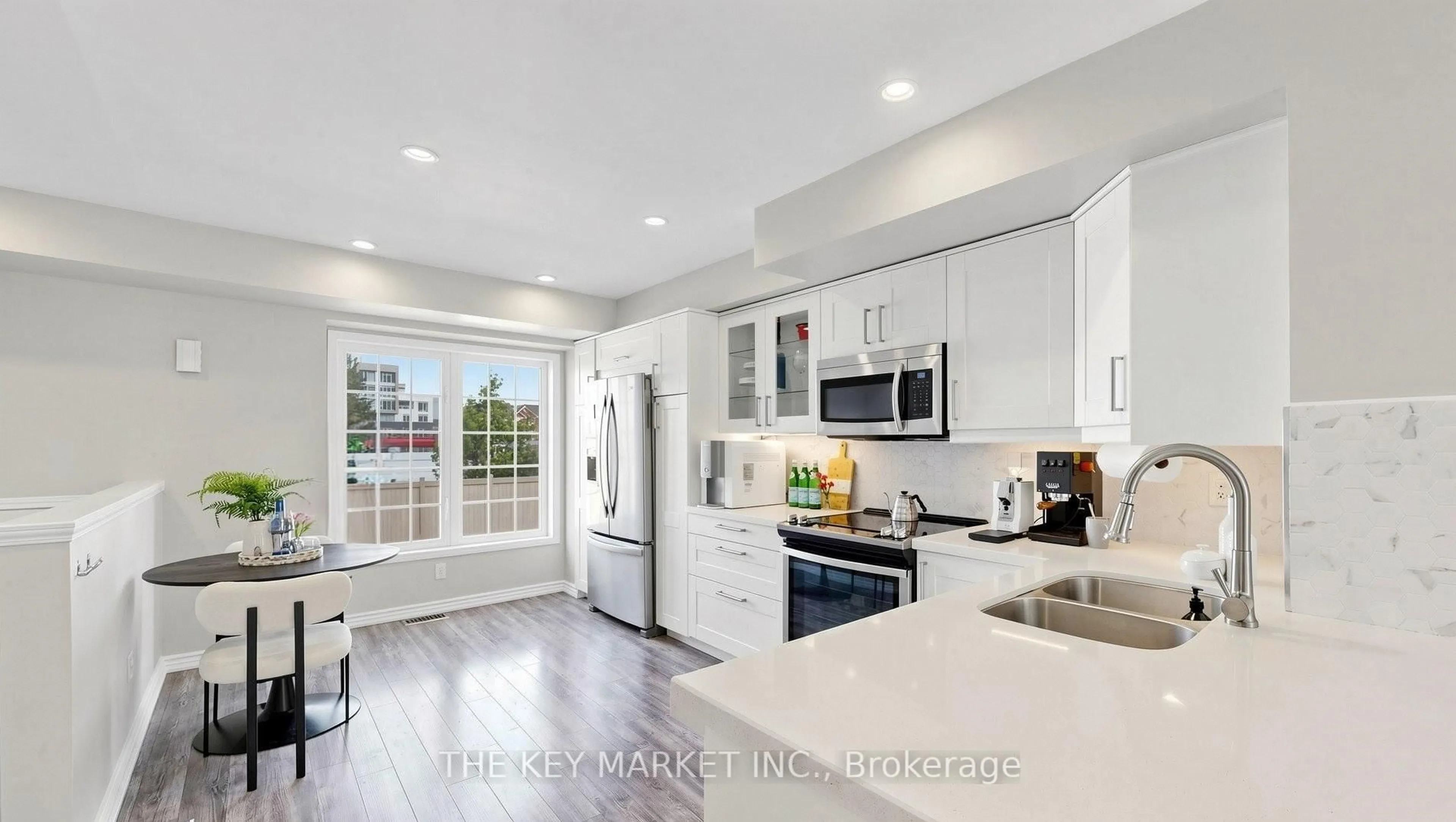 Open concept kitchen, ceramic/tile floor for 435 ENGLISH ROSE Lane #14, Oakville Ontario L6H 7S9