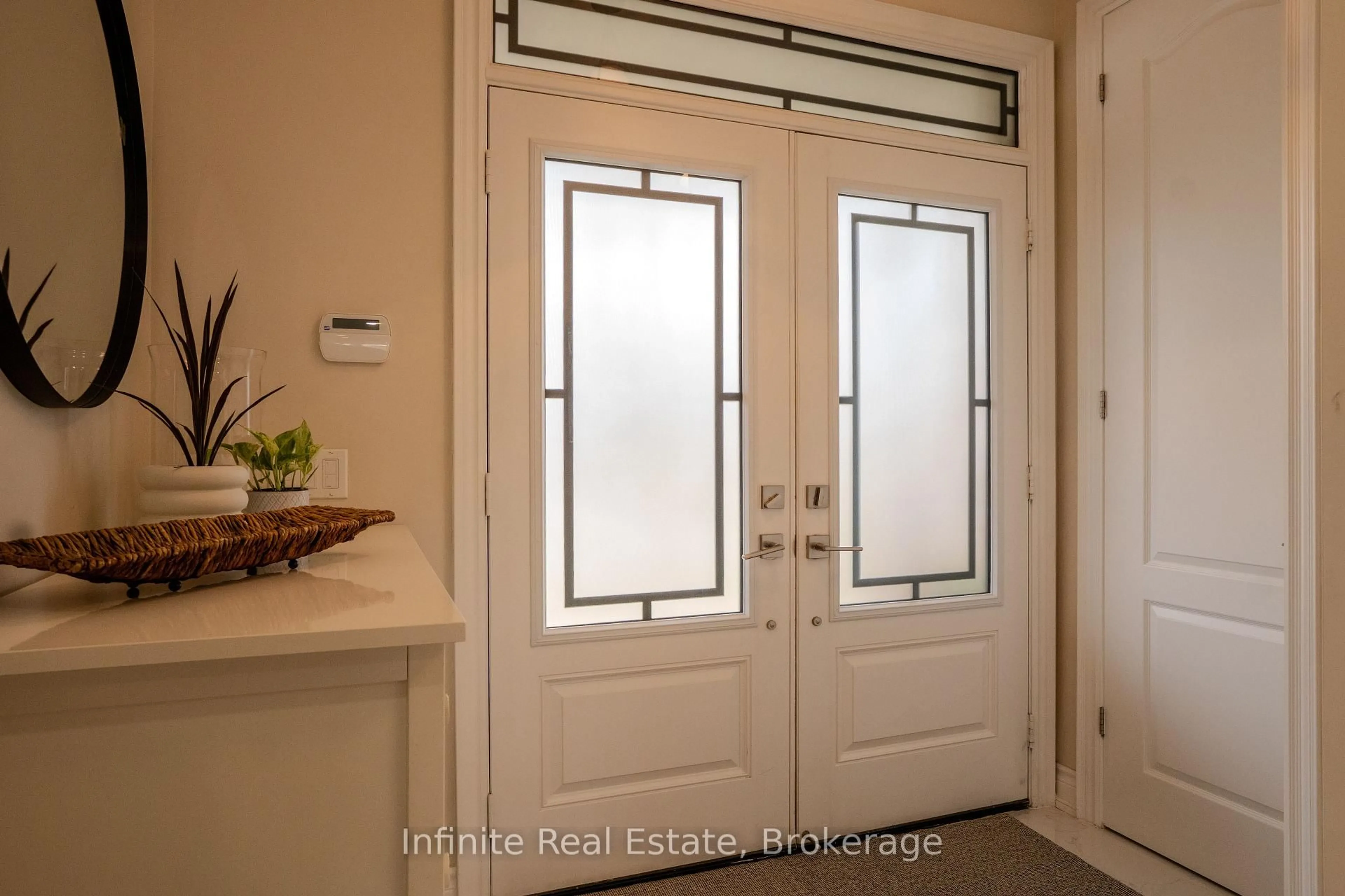 Indoor entryway for 44 Fawnridge Rd, Caledon Ontario L7C 3T9